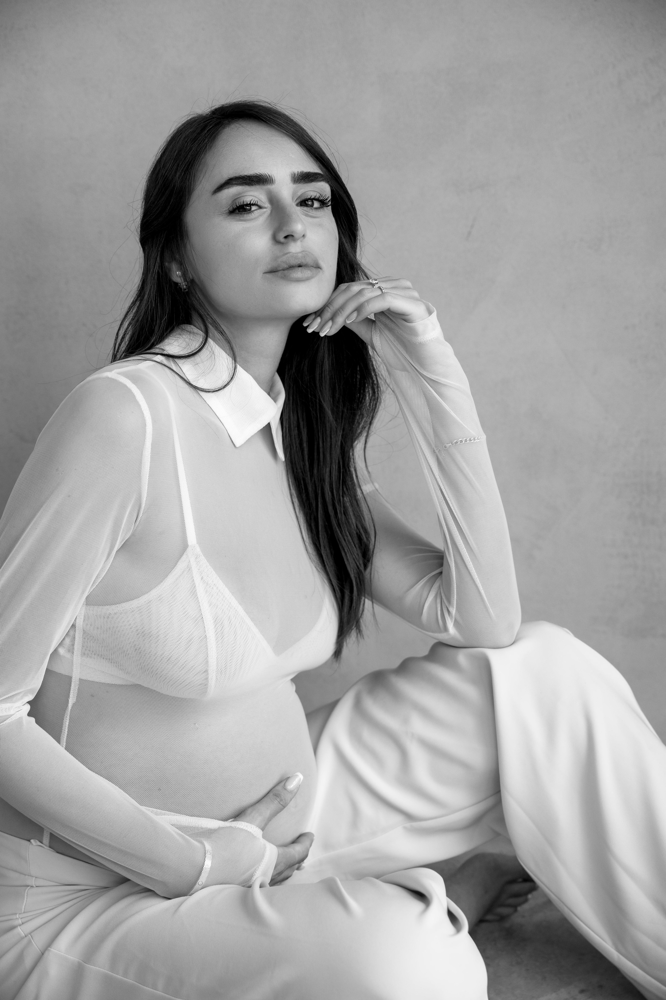 Pregnancy photoshoot inside the studio in Tel Aviv. Главная