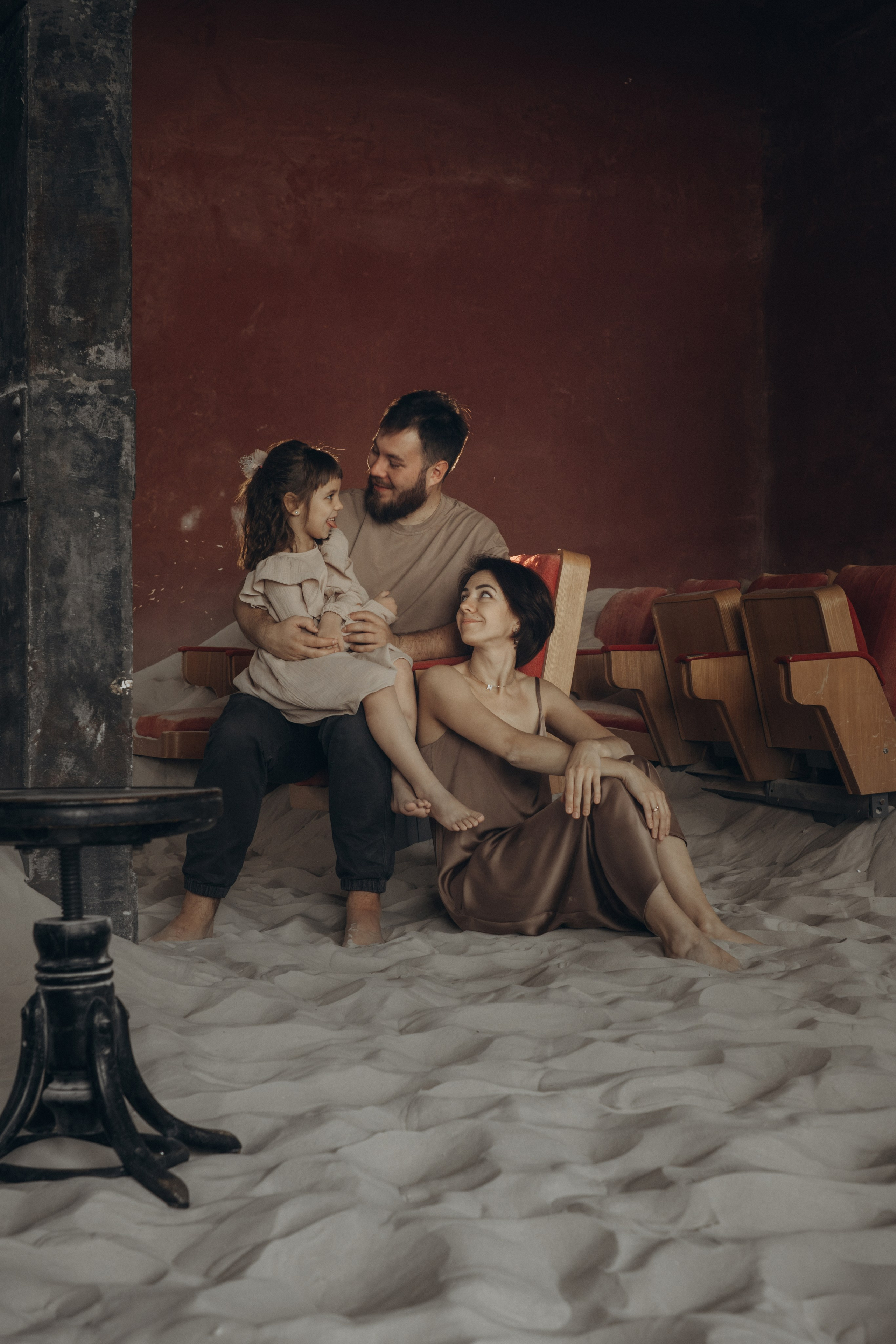 Семейная фотосессия в студии. Семейный и детский фотограф в Санкт-Петербурге