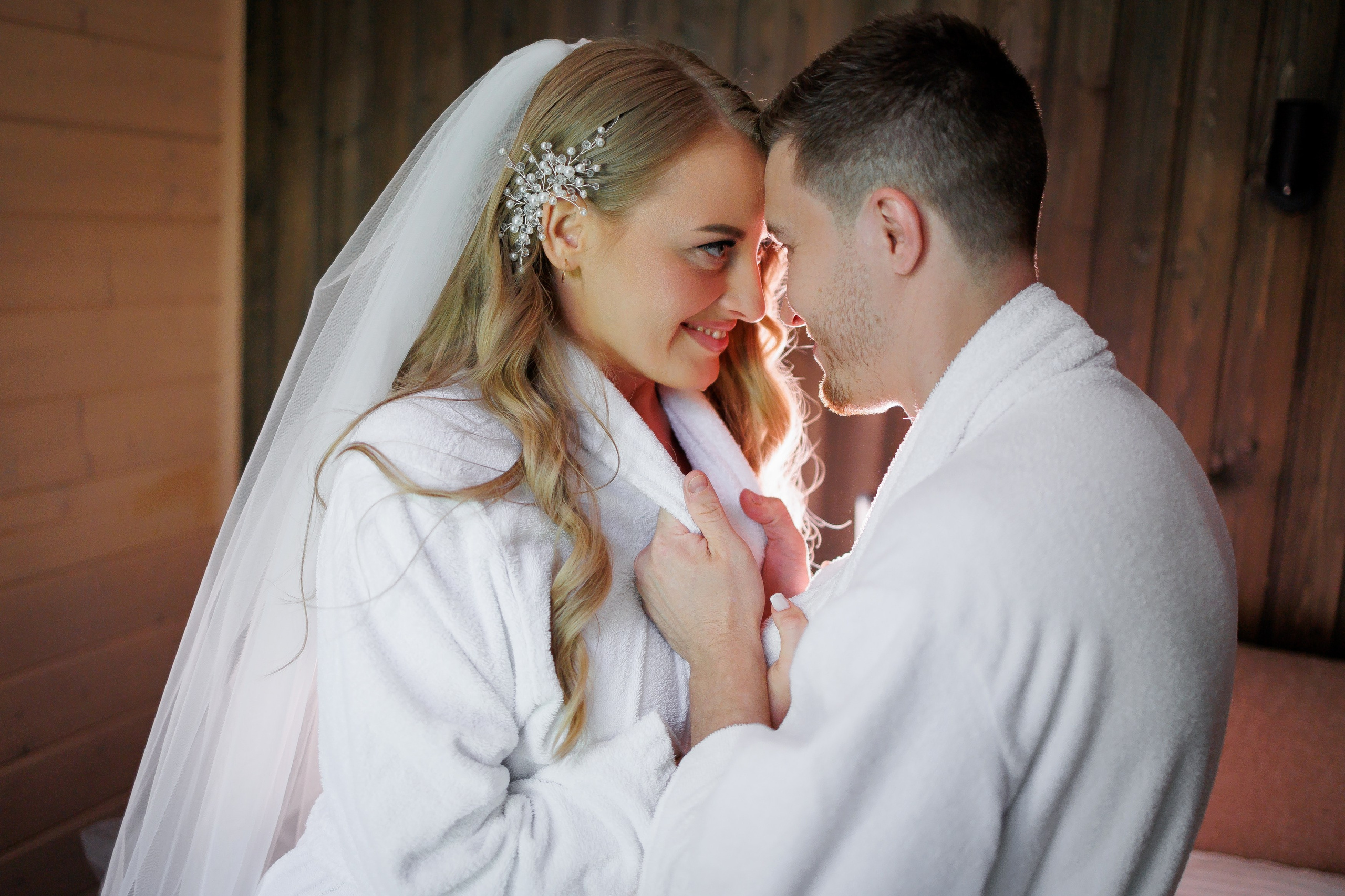 Магия свадебного дня в каждом кадре – доверьтесь профессионалу, который знает, как её сохранить.