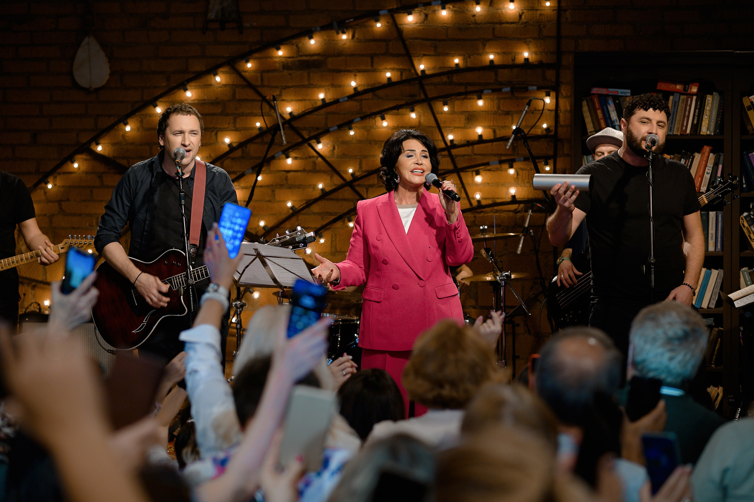 КВАРТИРНИК У МАРГУЛИСА. РЕПОРТАЖНЫЙ И БИЗНЕС ФОТОГРАФ В МОСКВЕ, ЕГОР НИКОЛАЕВ