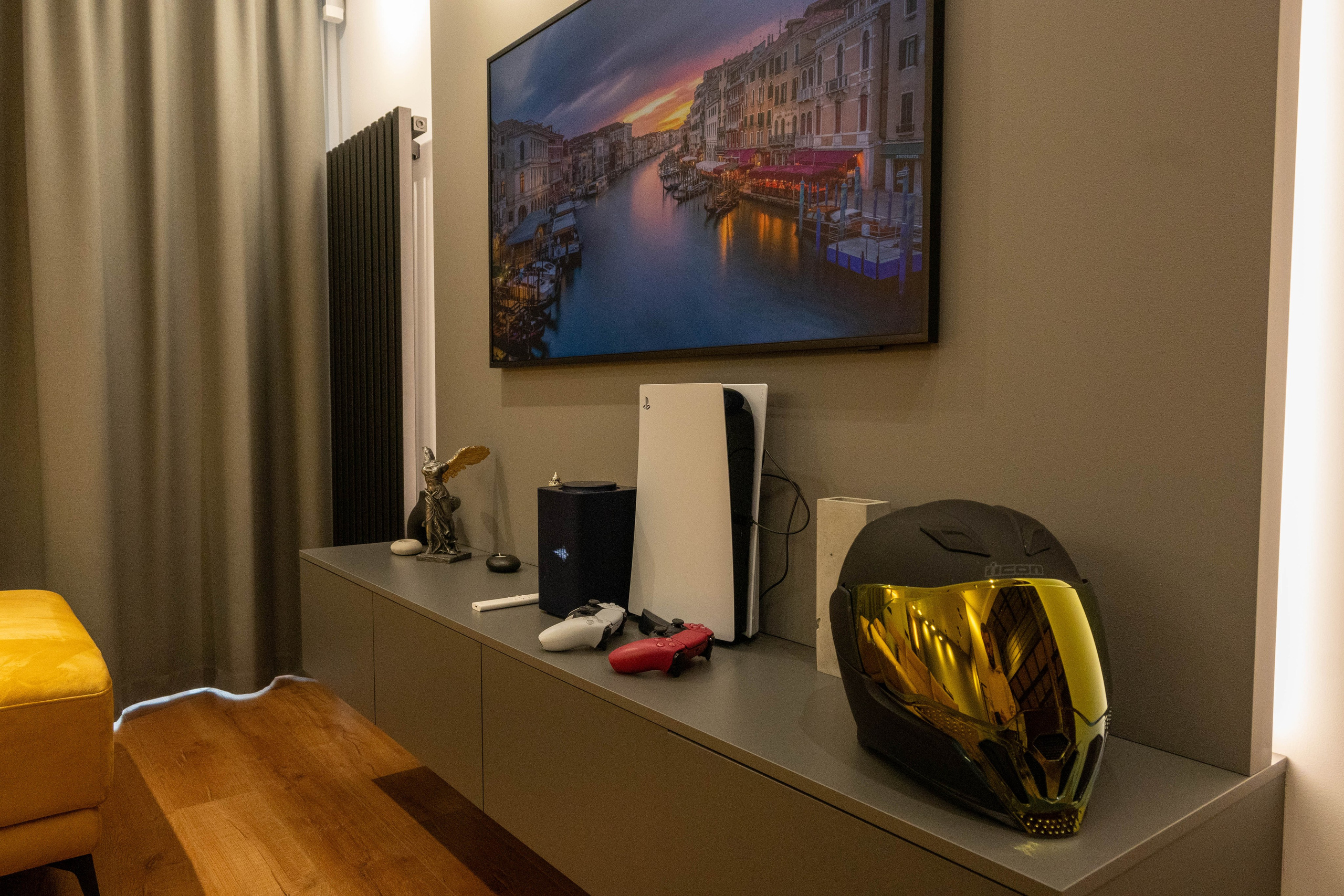 The apartment is on two levels. Fotograf Dmitrii Donets