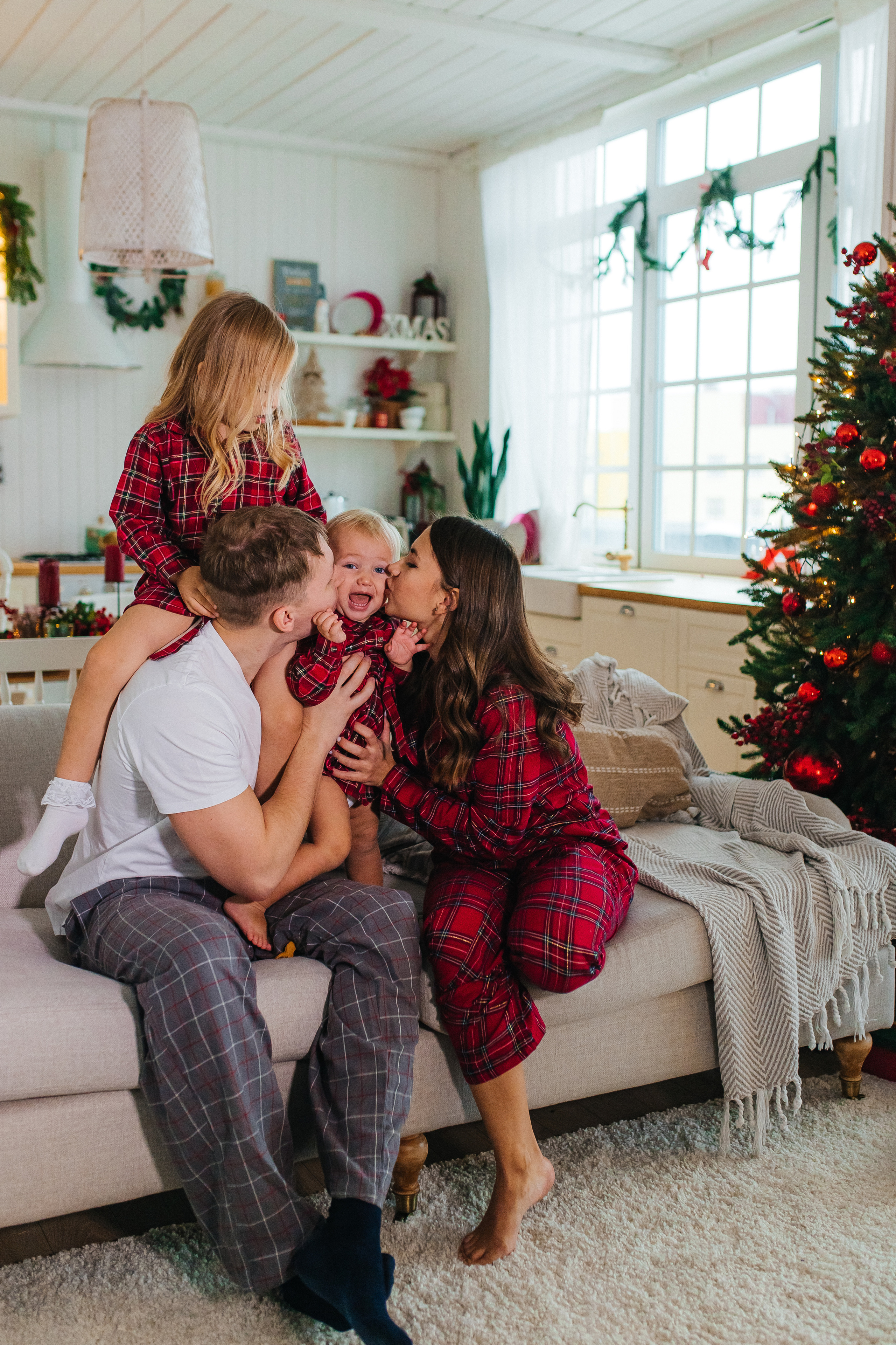 Катя, Илья, Стеша и Есения. Свадебный и семейный фотограф Мария Князева в Санкт-Петербурге