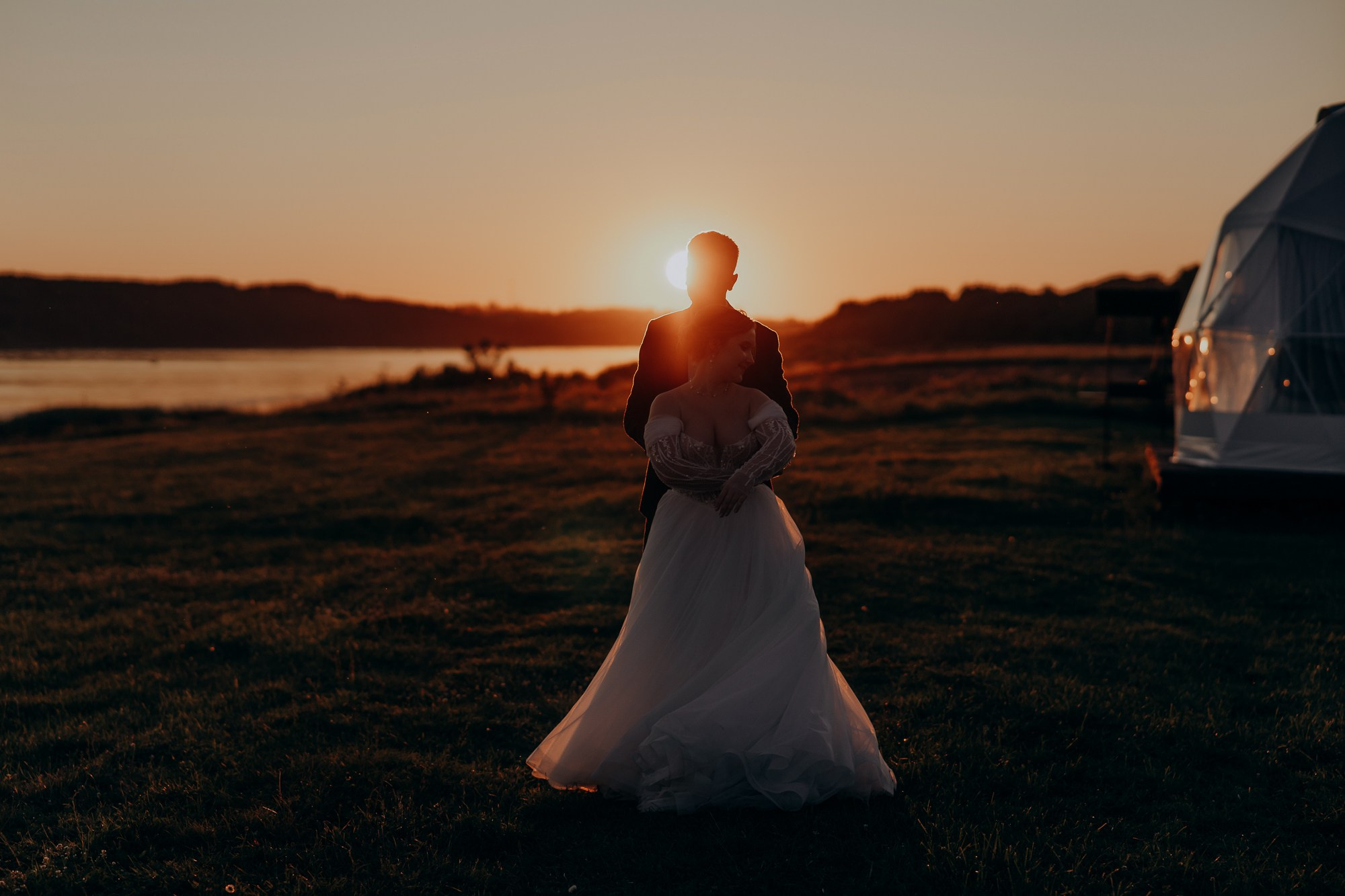 Свадебная фотосессия в глэмпинге. Свадебный и репортажный фотограф в Ярославле Евгений Сальников