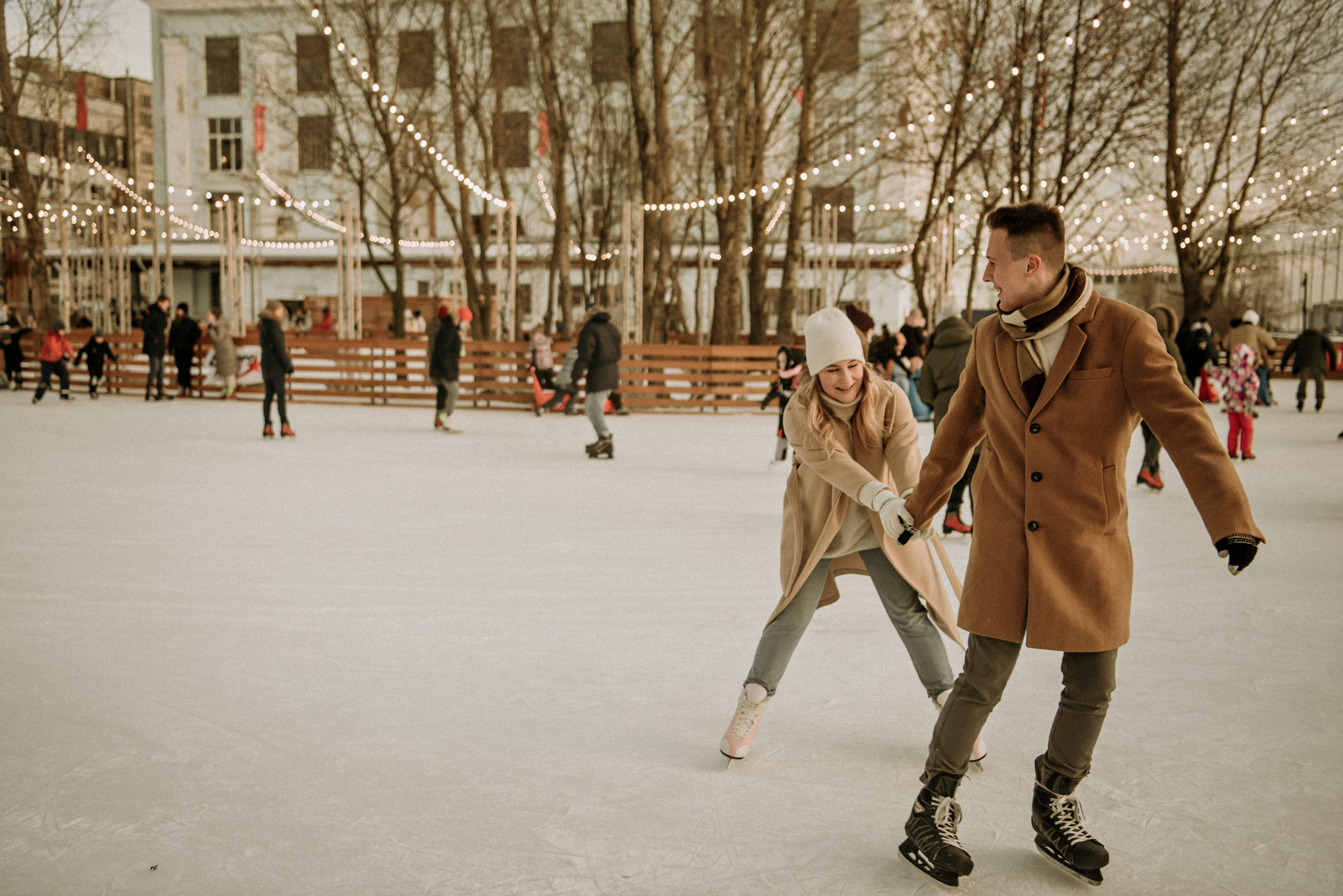 Лиза и Антон. Каток. Свадебный фотограф в Санкт-Петербурге София Шубик