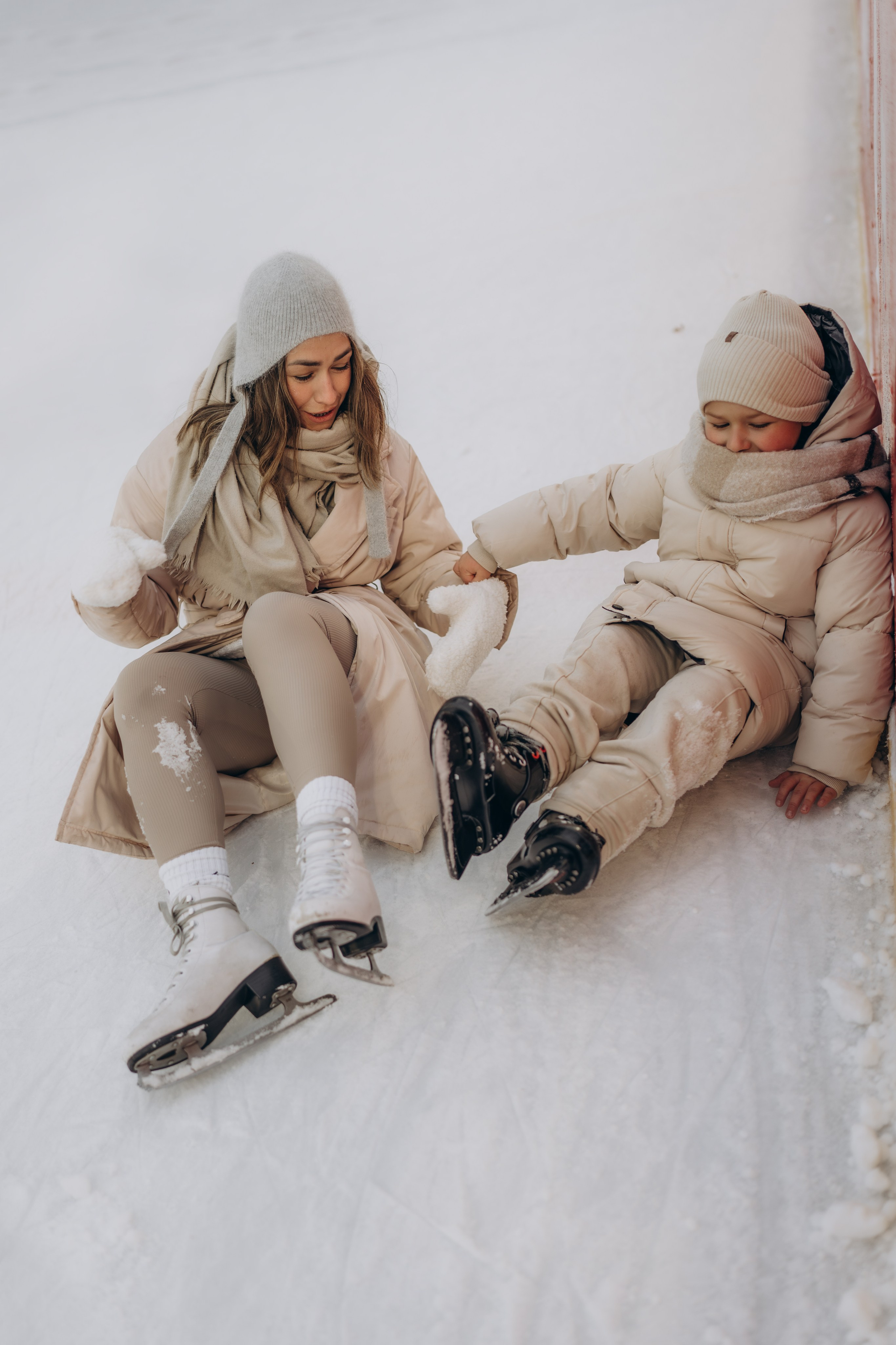 На катке. Семейный фотограф Москва. Фотограф беременности и материнства Москва