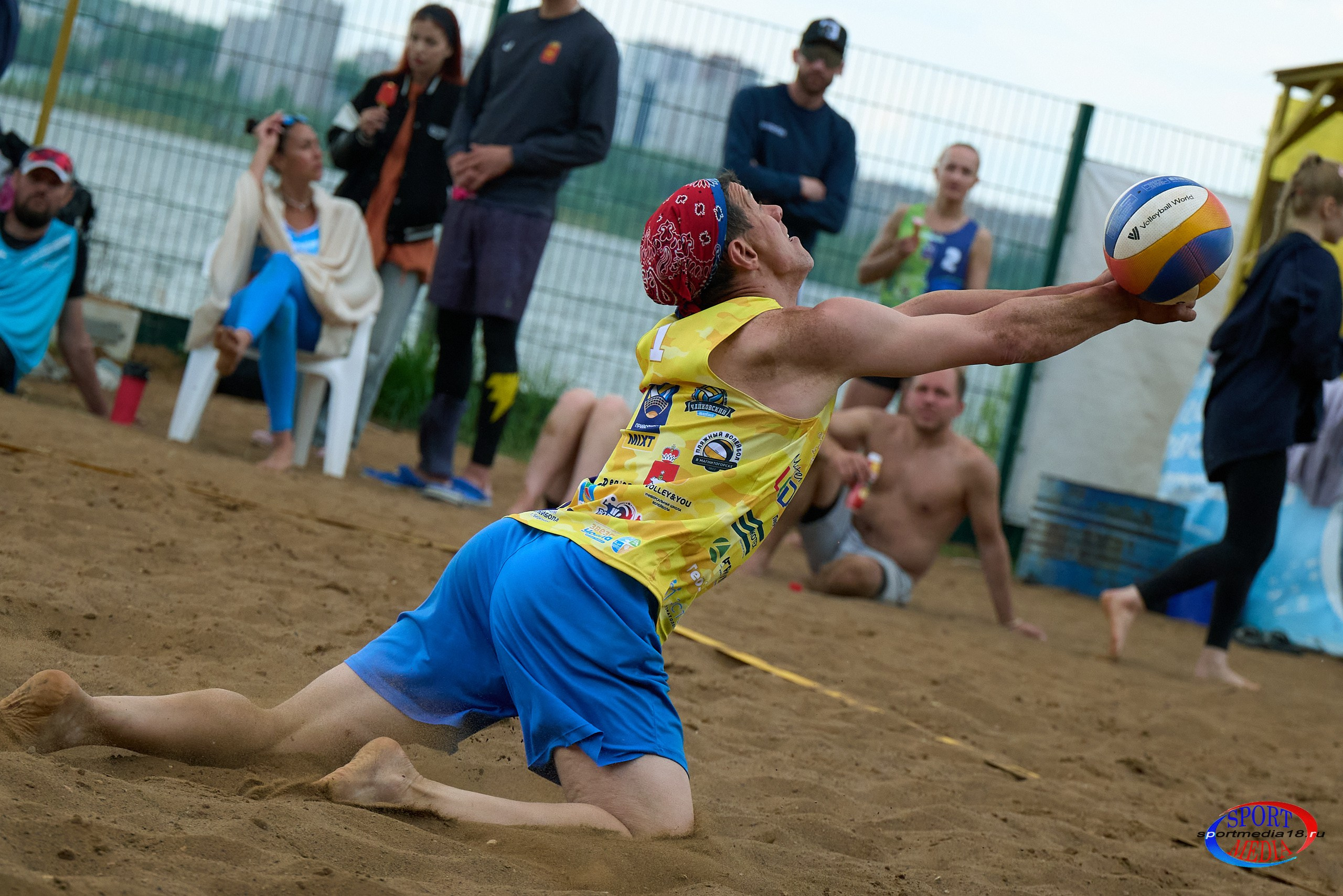 Пляжный волейбол. ПРИВОЛЖСКАЯ ЛИГА MIXT Ижевск 18.05.2025. Спортивный репортажный фотограф в Ижевске Сергей Мерзляков