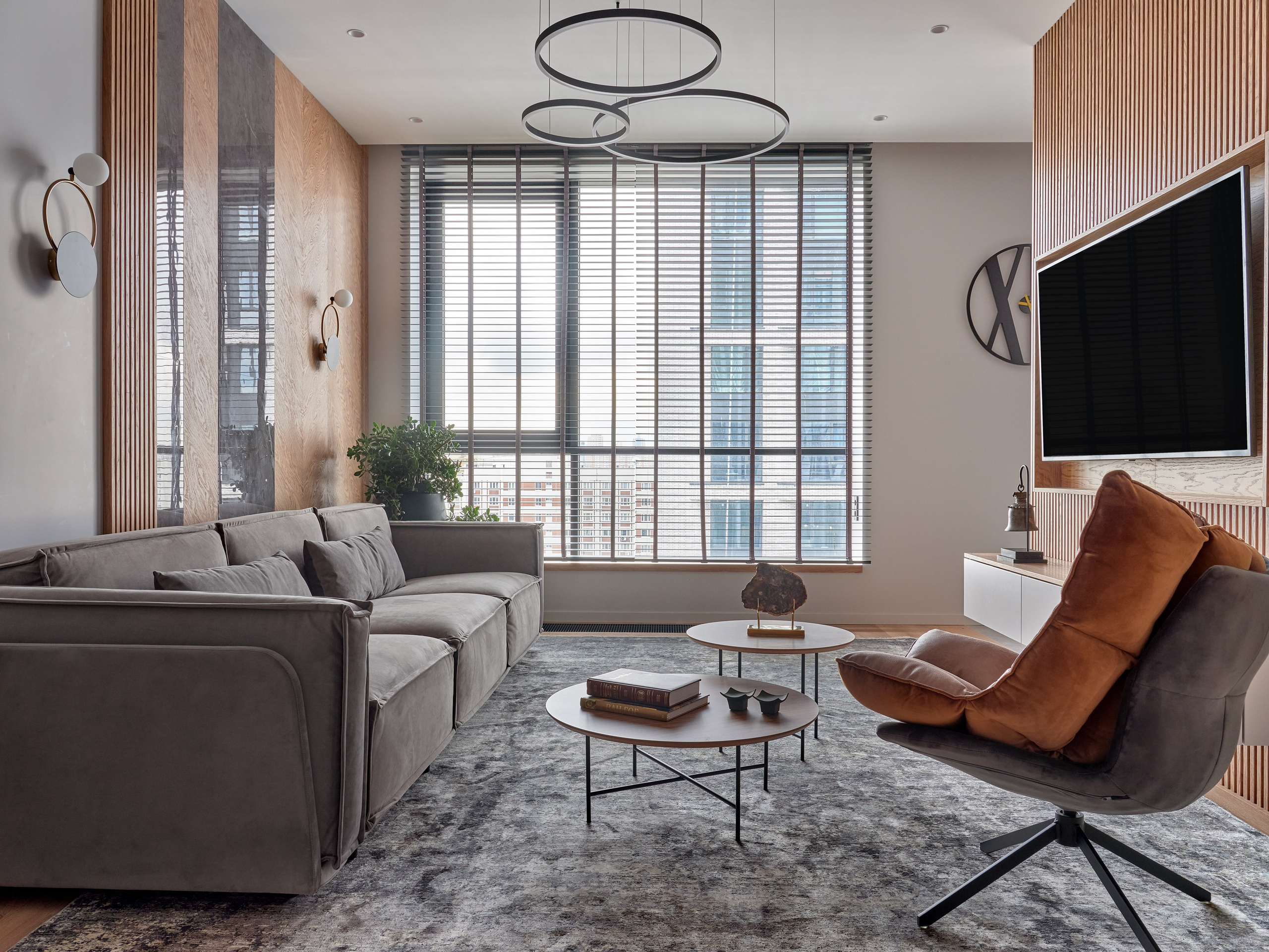 Монохром и деревянные акценты. Фотограф Наталья Вершинина