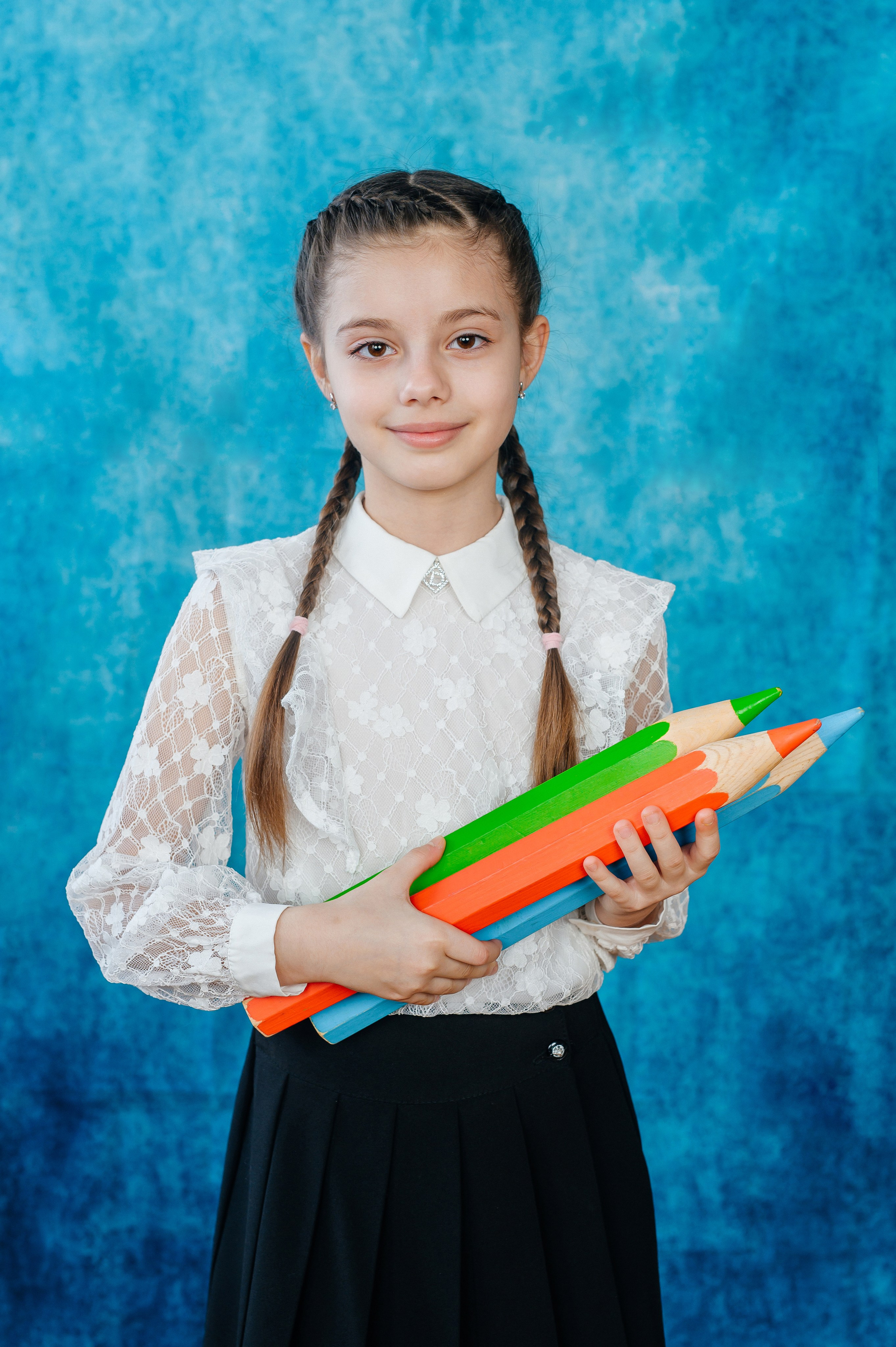 Портреты на голубом фоне. Семейный фотограф в Барнауле