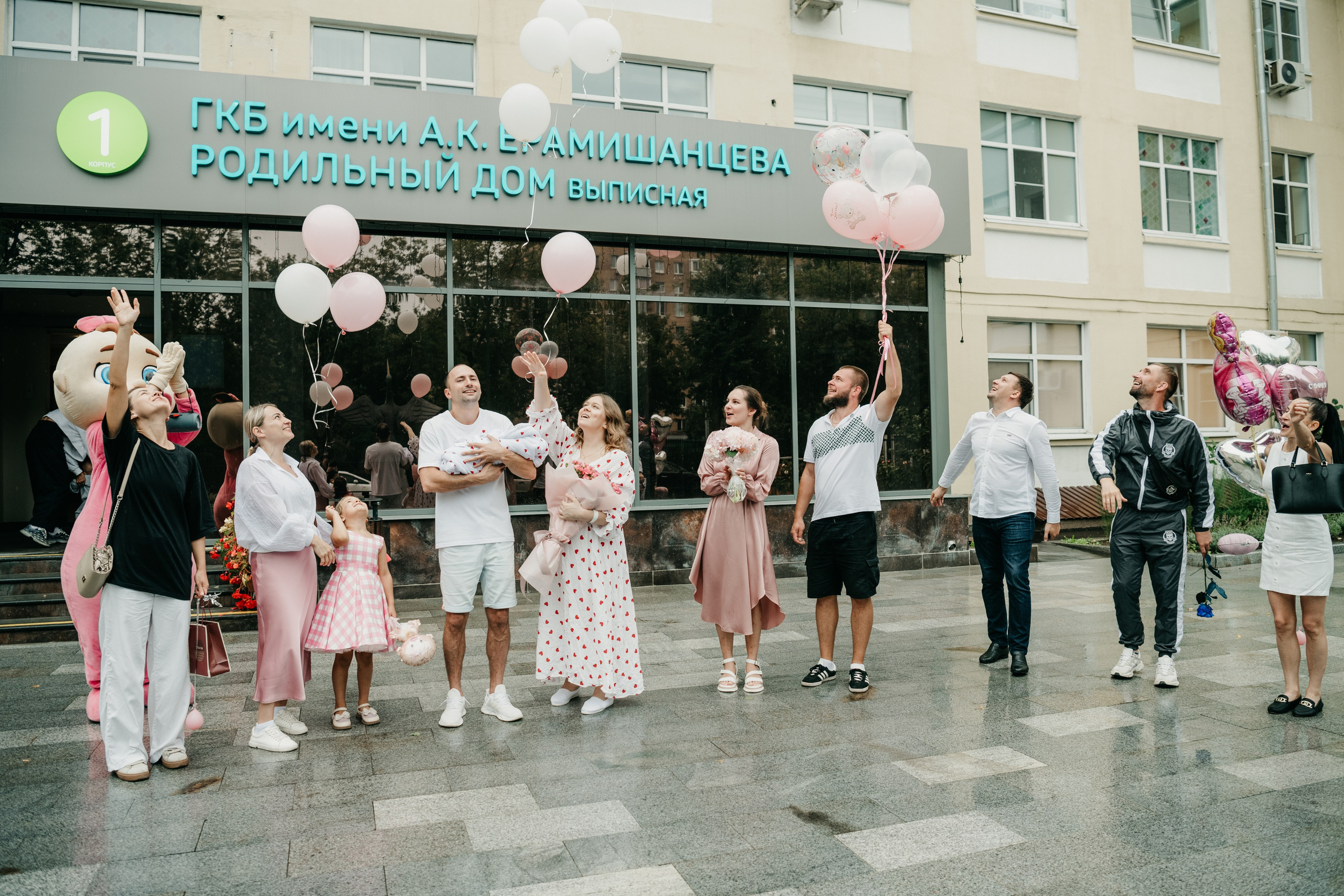 Выписка Софии в ГКБ Ерамишанцева. Фотограф на выписку из роддома в Москве и МО
