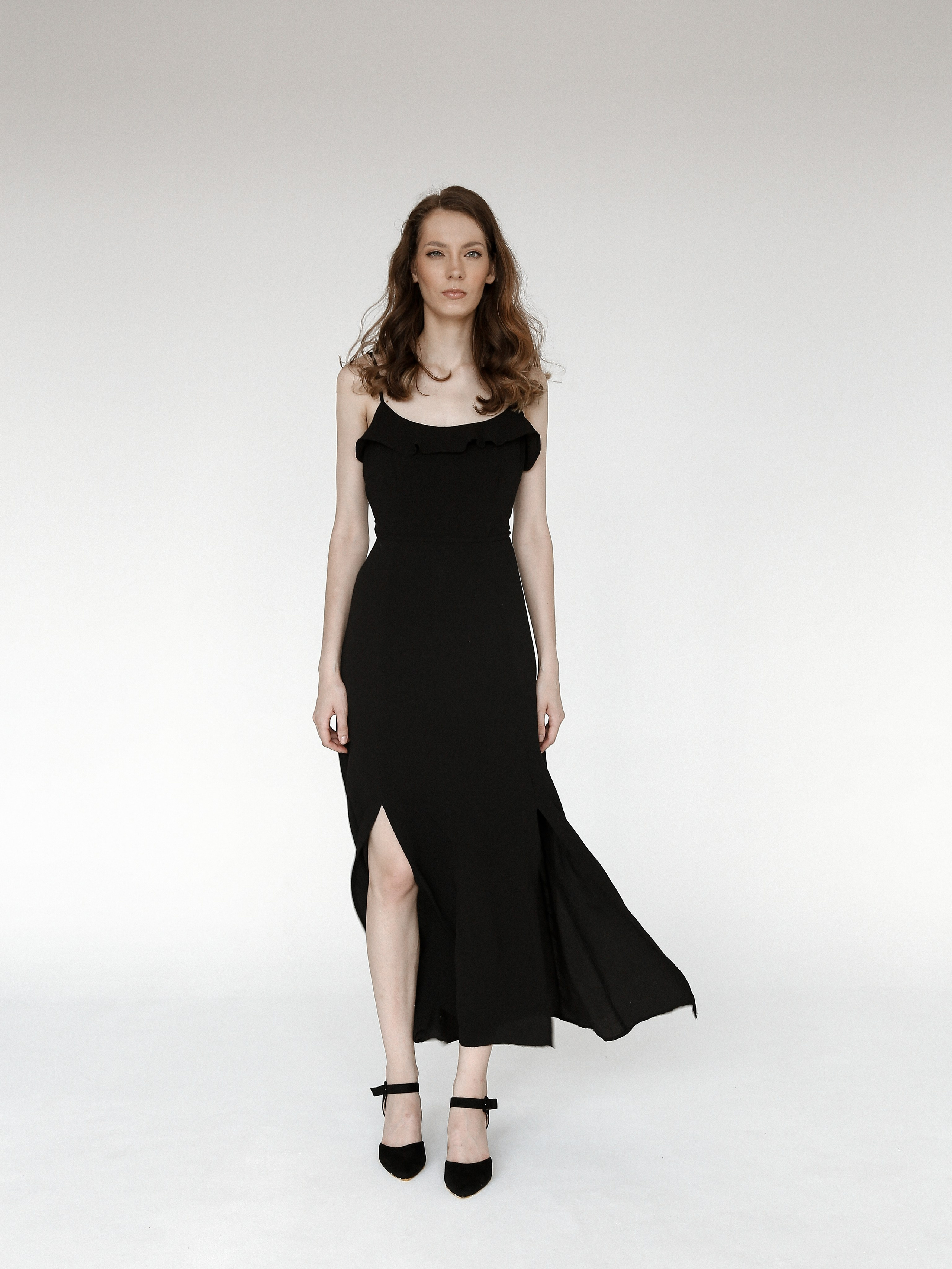 модельные тесты, fashion фотография, модель, фотограф, черный платье, белый фон, минимализм, модельное агентство, портфолио модели, модельный бизнес, fashion портрет, beauty фотография, естественная красота, modeling tests, fashion photography, model, photographer, black dress, white background, minimalism, modeling agency, model portfolio, modeling business, fashion portrait, beauty photography, natural beauty