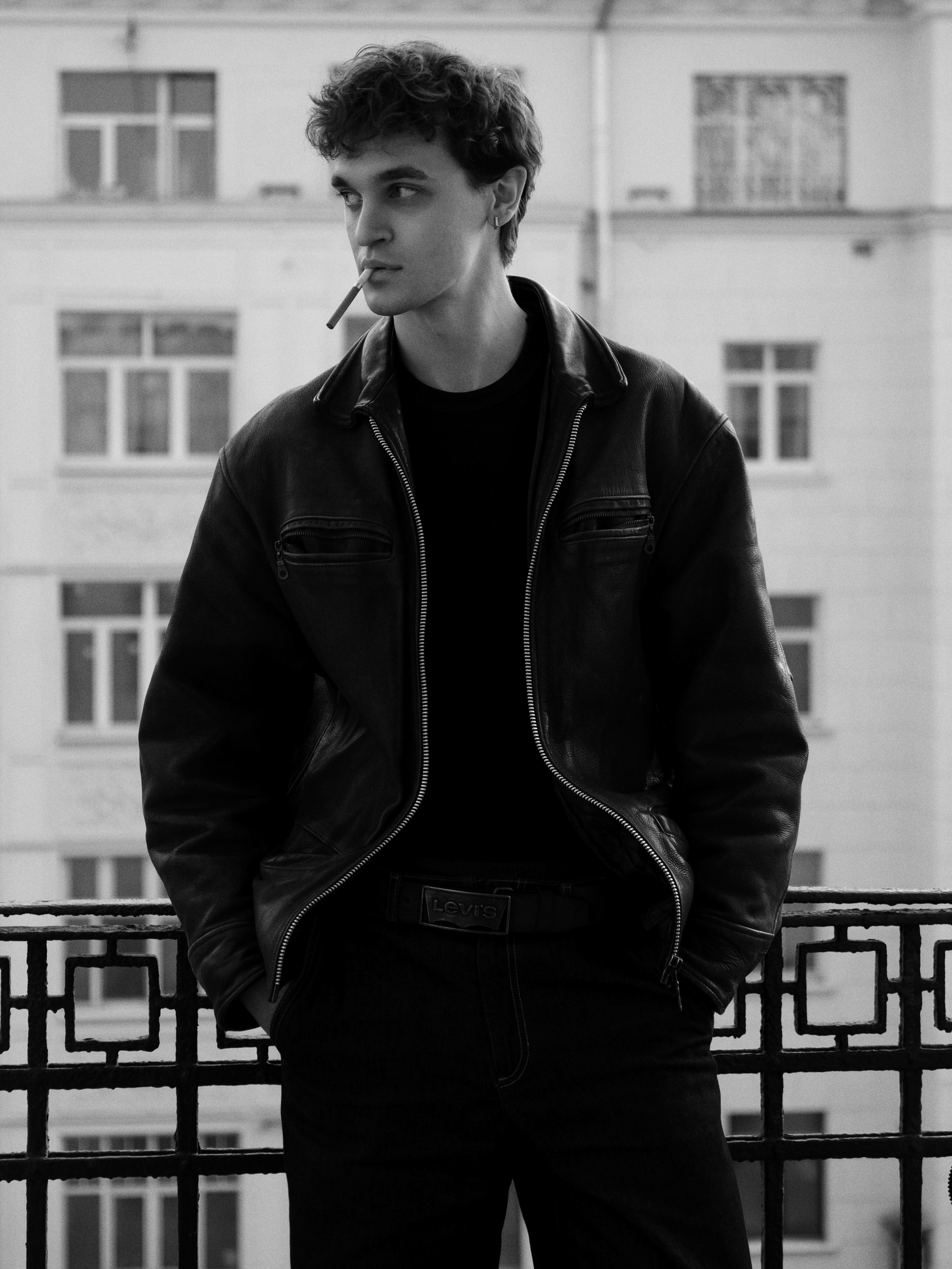 89233. Главная