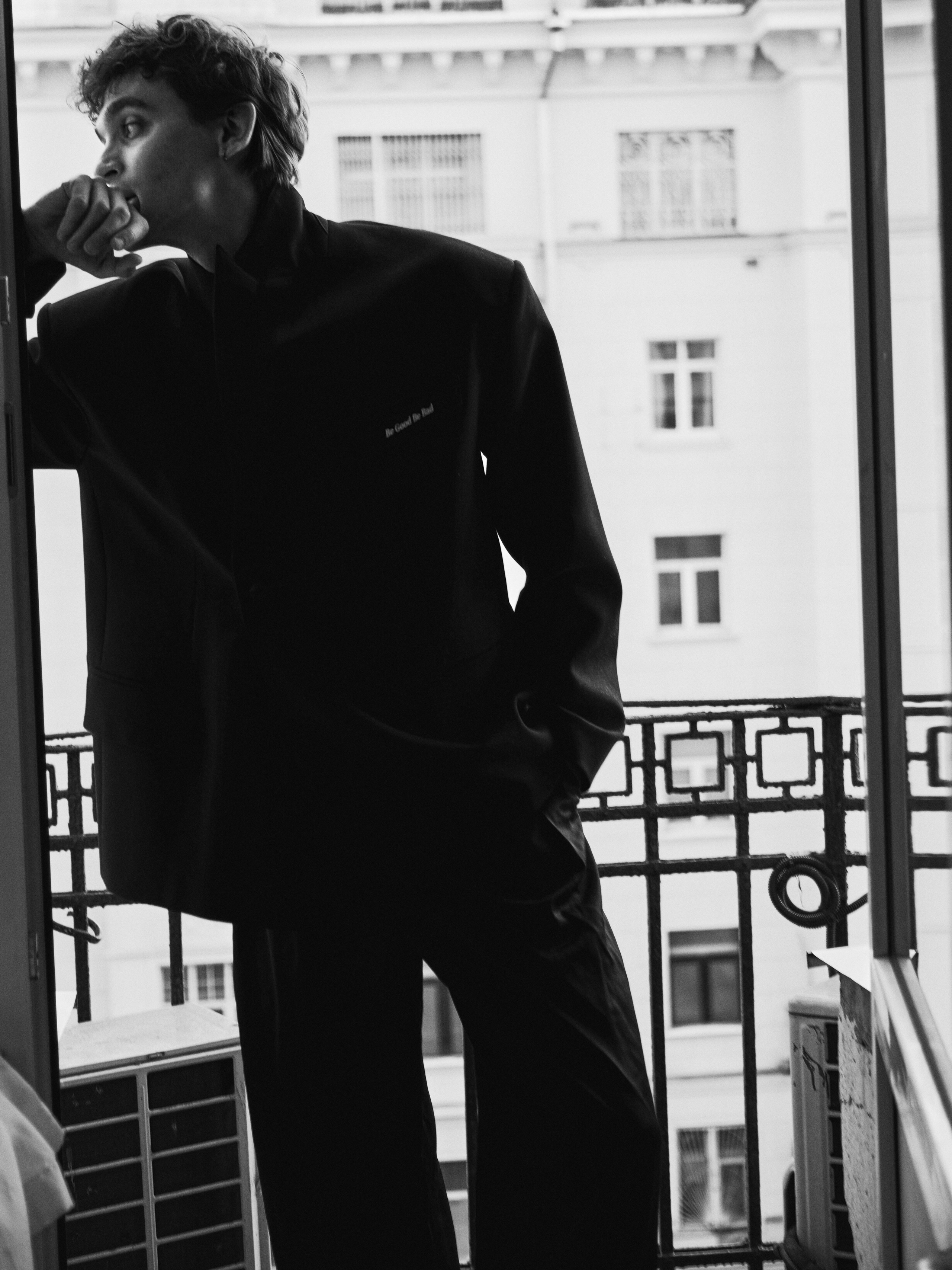 89233. Главная