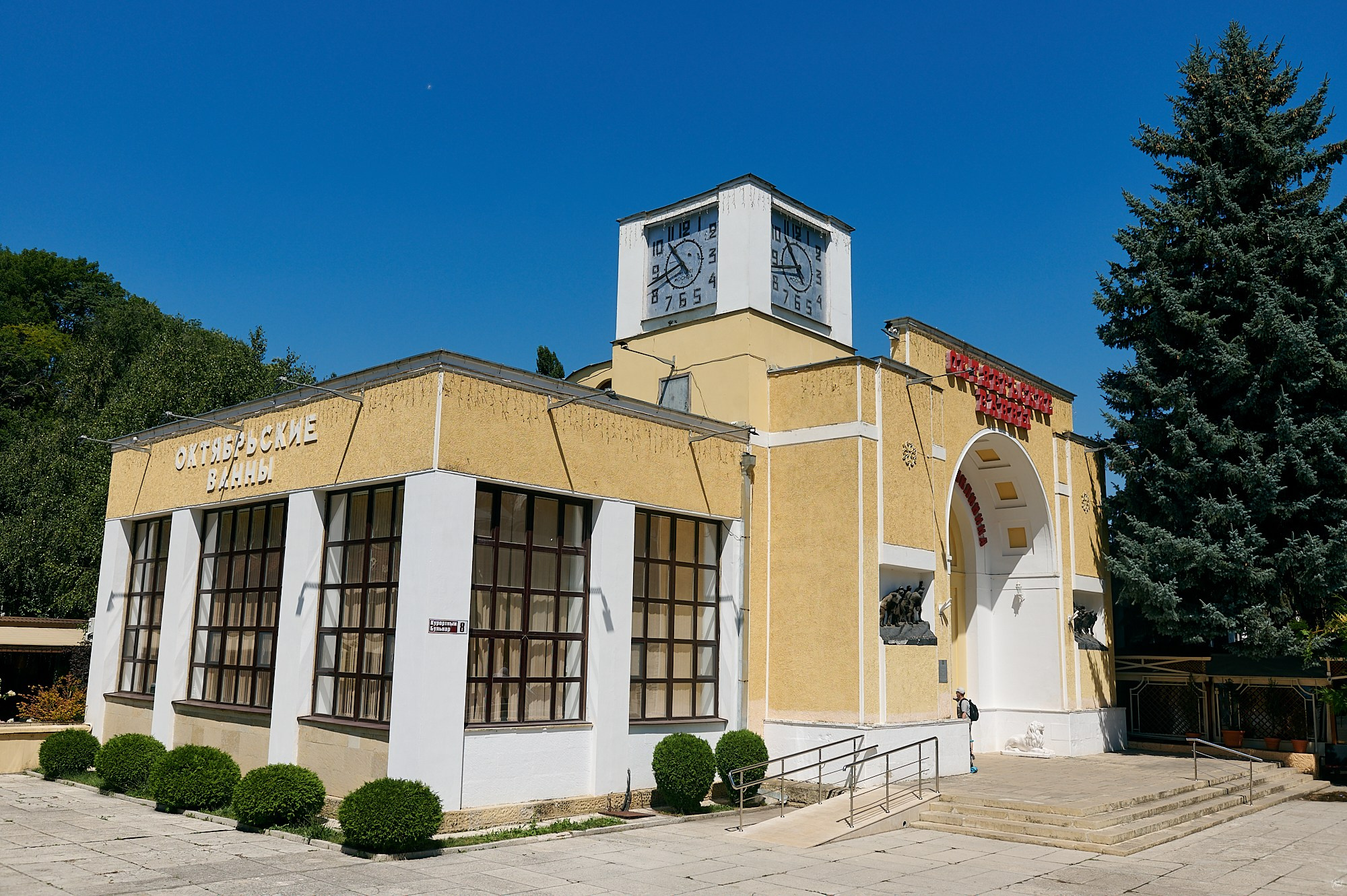 Кисловодск, Россия. Август 2024. Фотографии отовсюду и обо всем