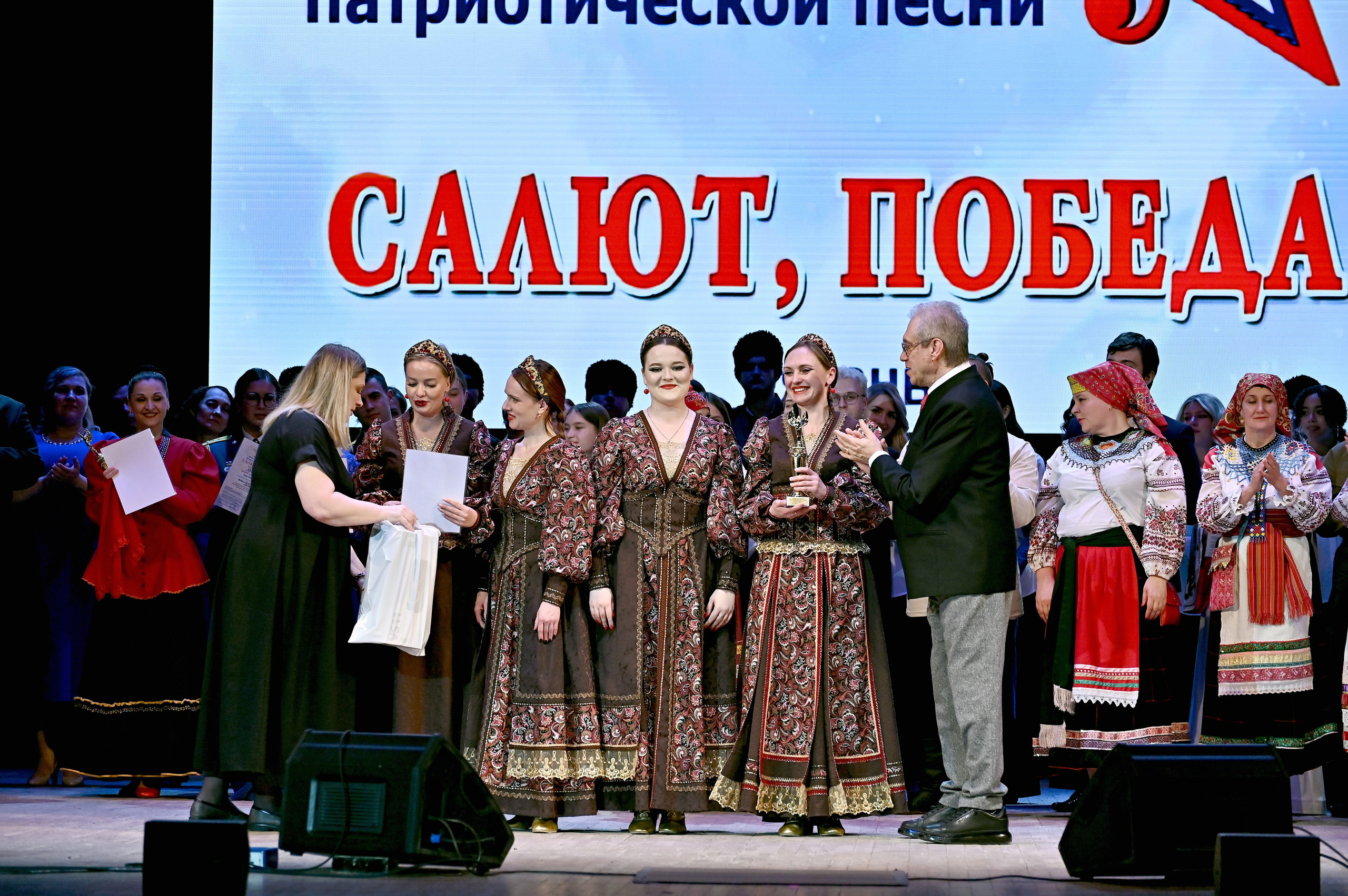 ФОТОГРАФ ВАШИХ МЕРОПРИЯТИЙ РЯЗАНЬ СЕРГЕЙ КЛЮЕВ Концертная фотография близка к репортажу и портретной съемке