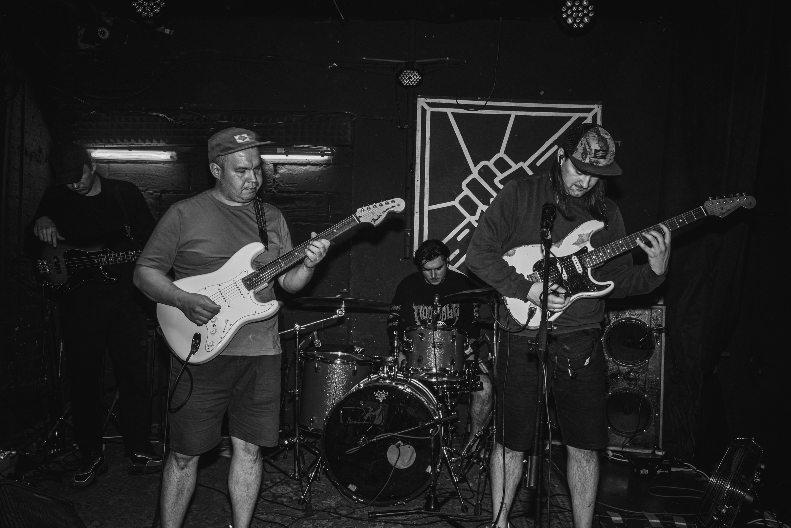 Ютани & о т м е ж & Вещи в картонной коробке 08.08.2025. Репортажный фотограф в Москве Legiodot