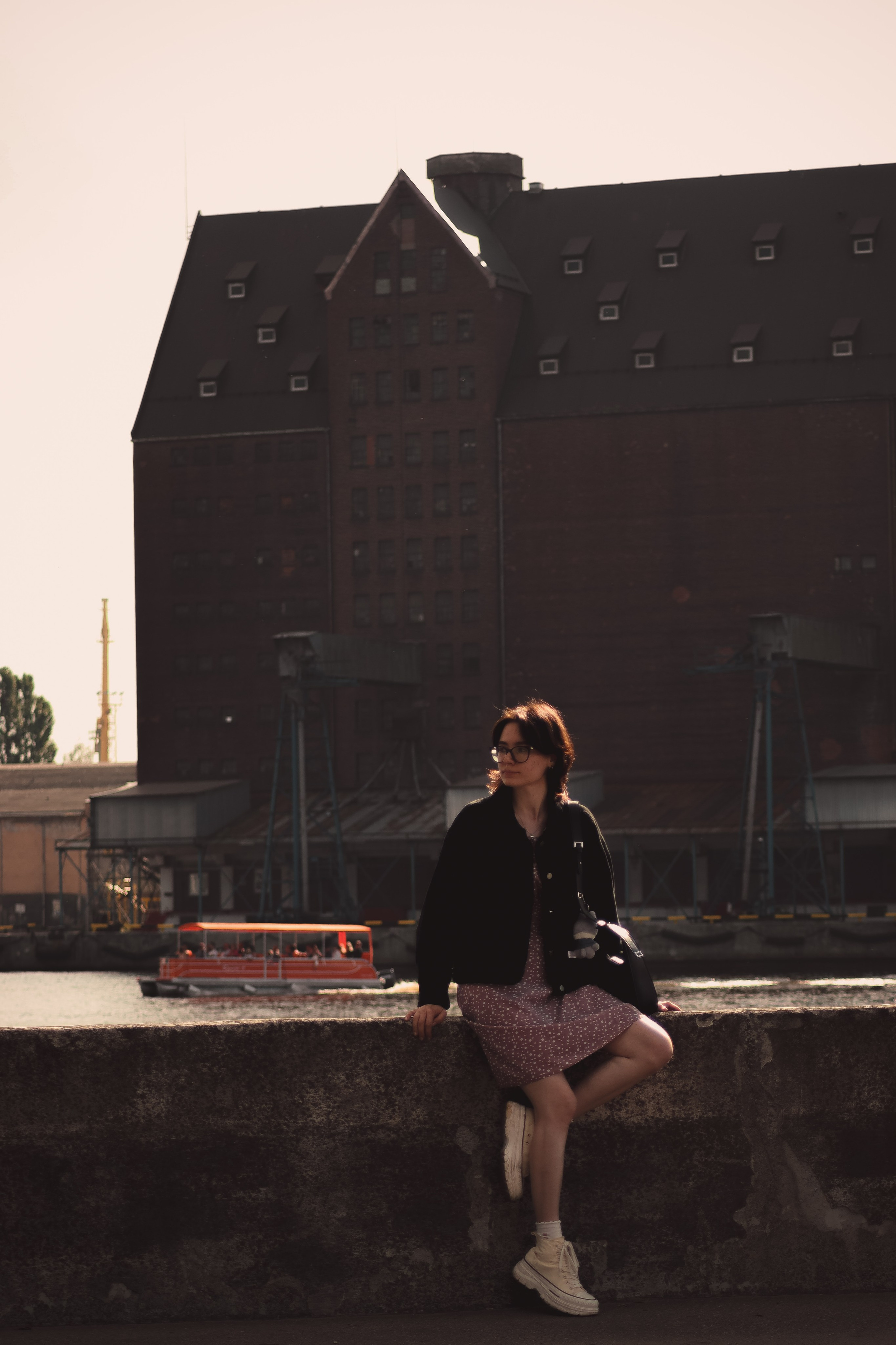 Юля П. (Near the water). — Digital Noise —