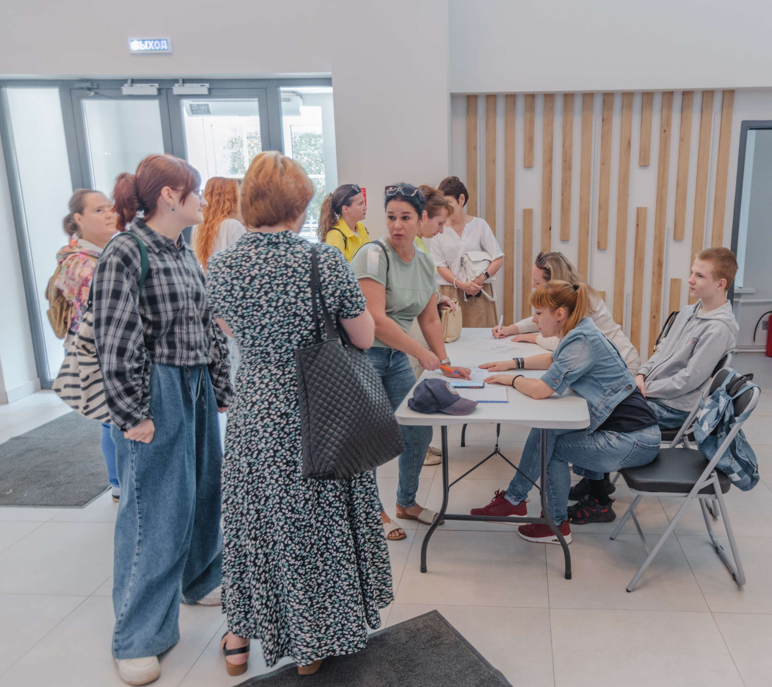 Люди на семинаре по тугоухости у детей, фонд Евита Самара