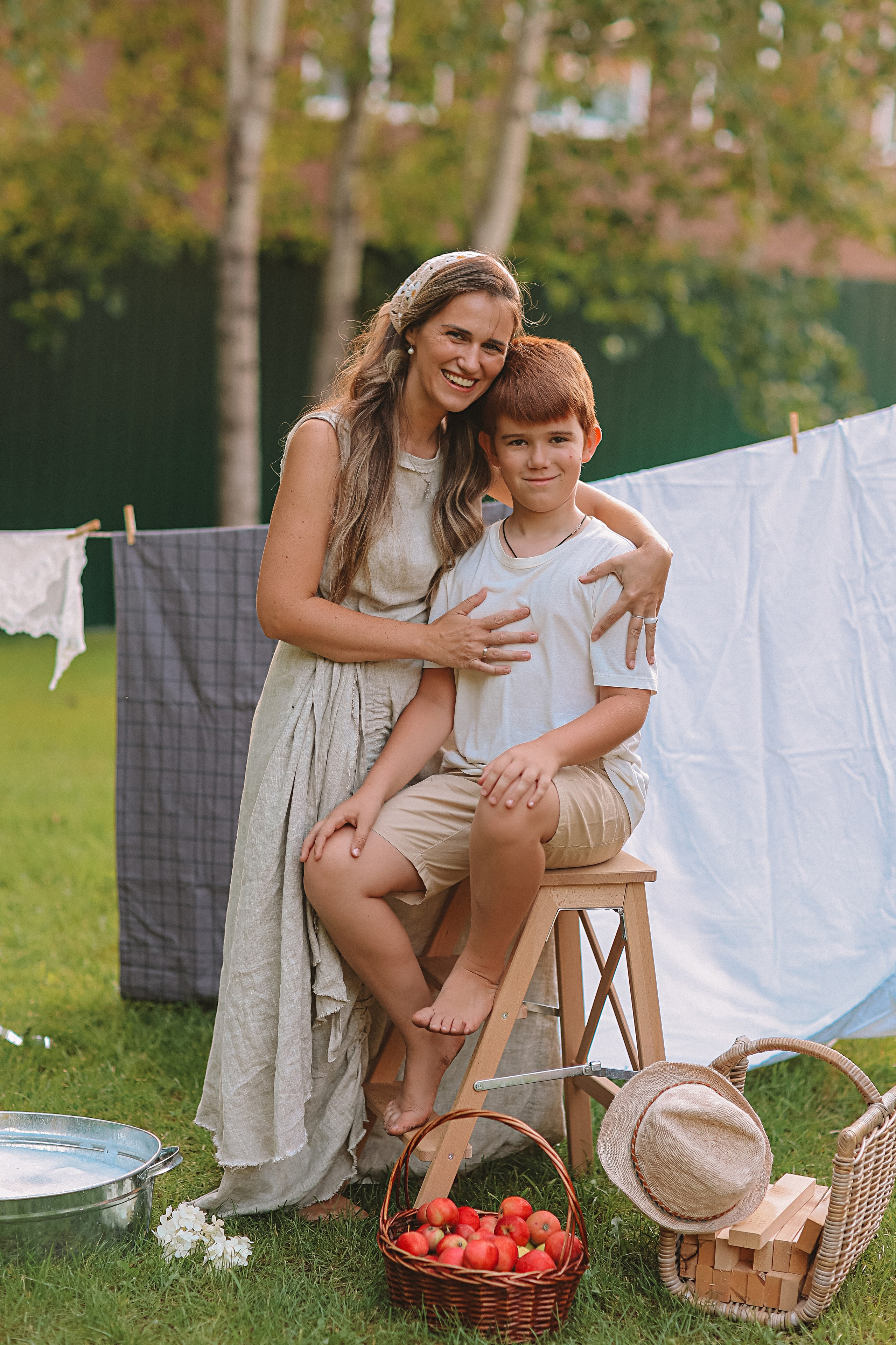 Стирка у дома. Семейный фотограф Тюмень, фотограф на роды Салмина Мария