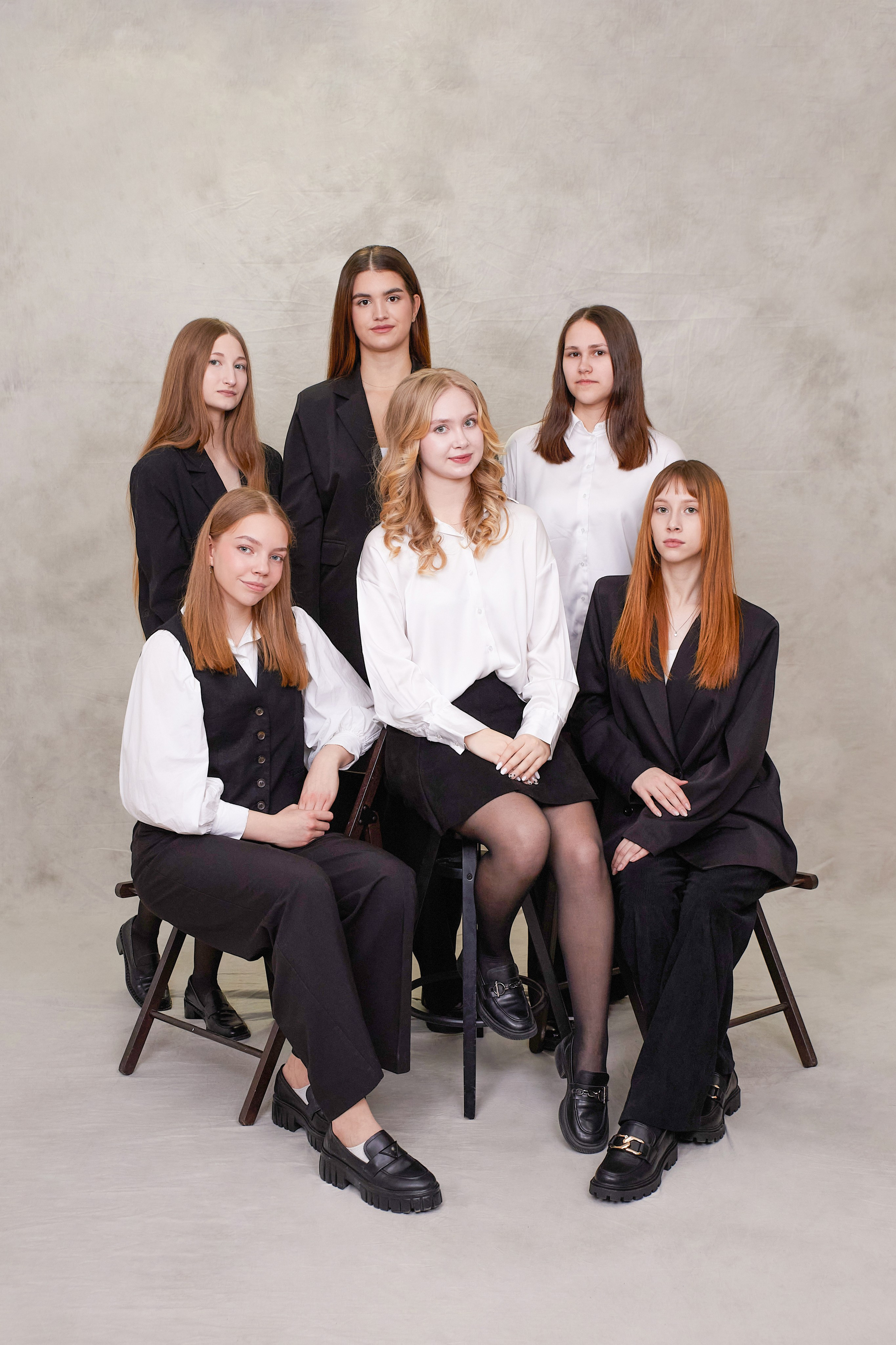 Стильный выпускной школьный альбом 9 и 11 класс «Классика» Тюмень. Выпускные альбомы в Тюмени для школ, садов, вузов спортивных секций