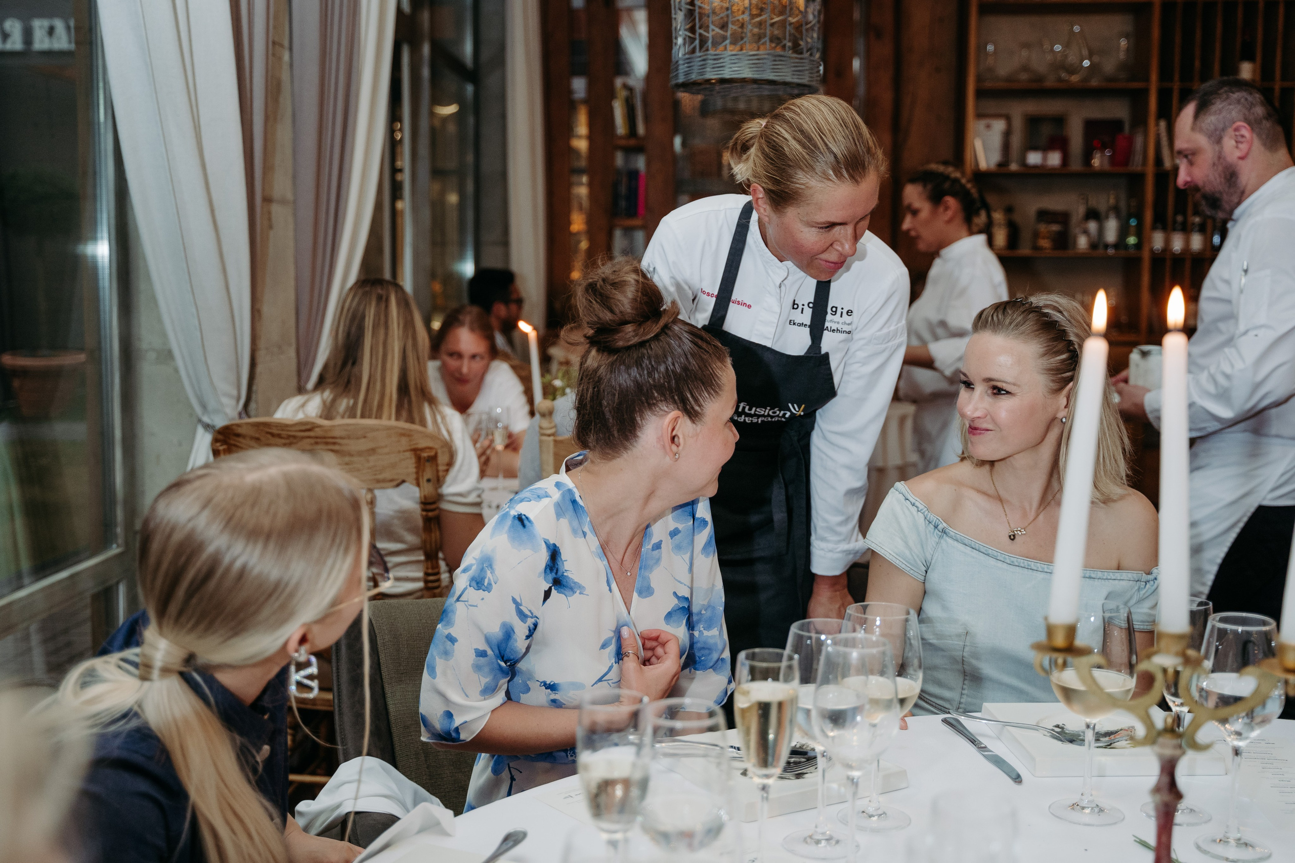 Открытый ужин с Mishlen Шеф Поварами. Репортажный и свадебный фотограф в Москве Рая Небогатова