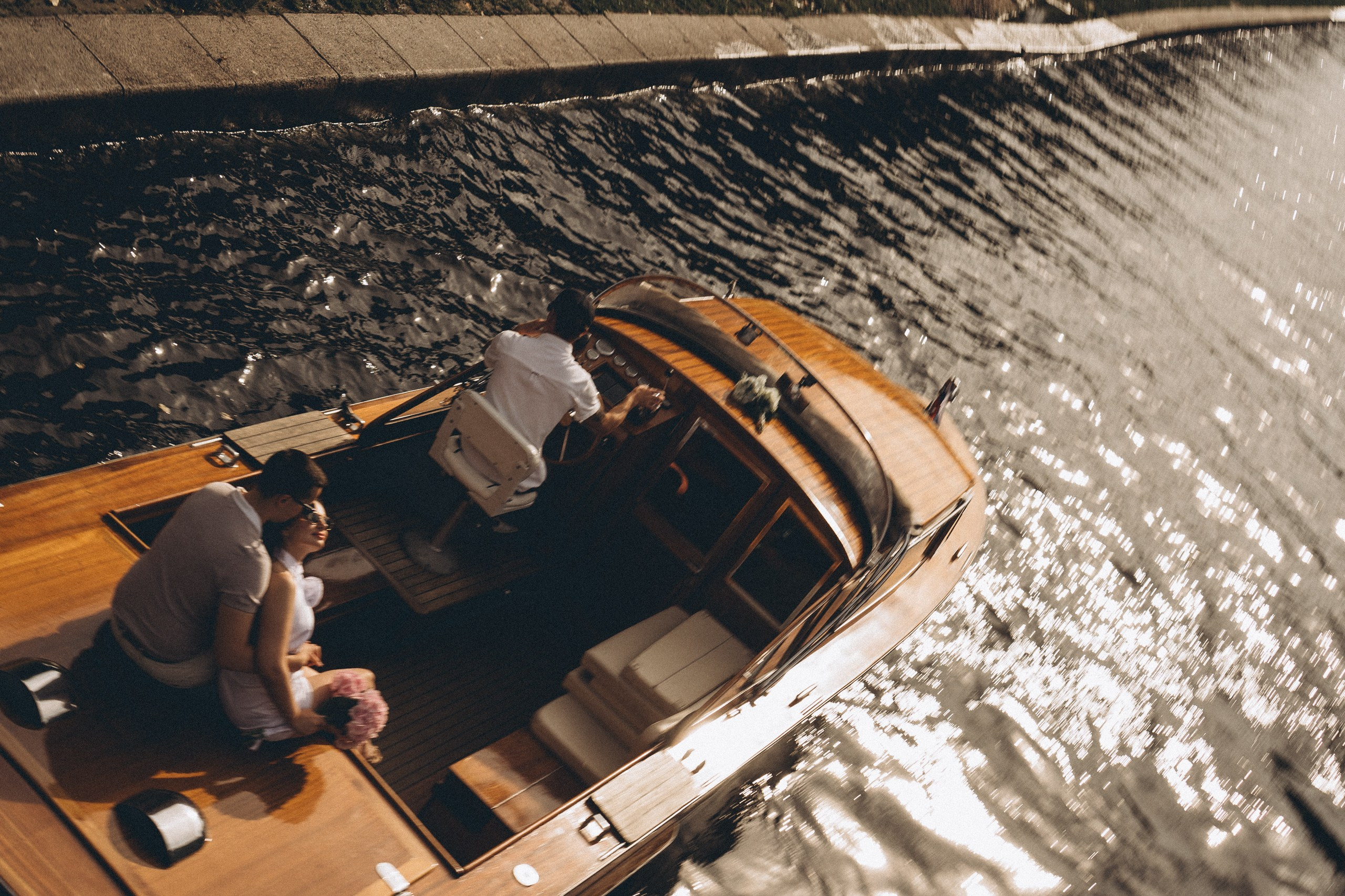 СВАДЕНБНАЯ СЬЕМКА НА КАТЕРЕ ПО КАНАЛАМ САНКТ-ПЕТЕРБУРГА И В АКВАТОРИИ НЕВЫ. Профессиональный фотограф, Санкт-Петербург — Виктория Богомолова