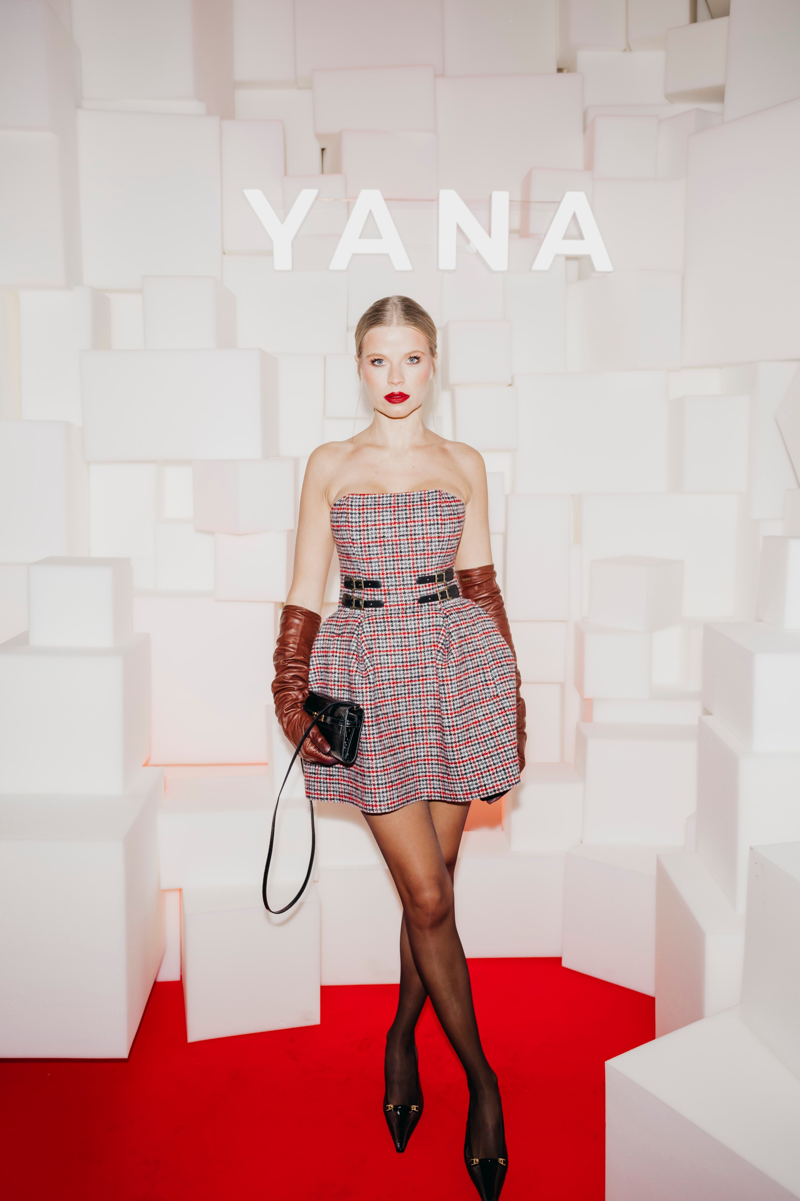 «Снежный Коктейль» от дома моды «YANA» Яны Раскаваловой. «Птичка на проводе»: информационный портал в Москве