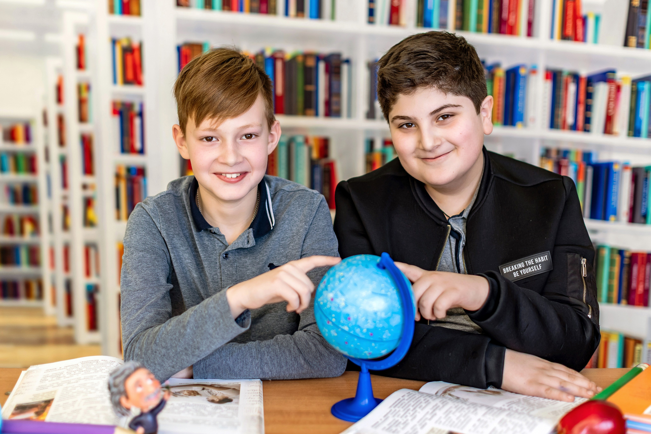 ГАЛЕРЕЯ фотографий для Начальной школы 1-4. Фотограф и видеограф Москва. Свадебный фотограф, видеограф. Выпускные альбомы. Оживающие альбомы