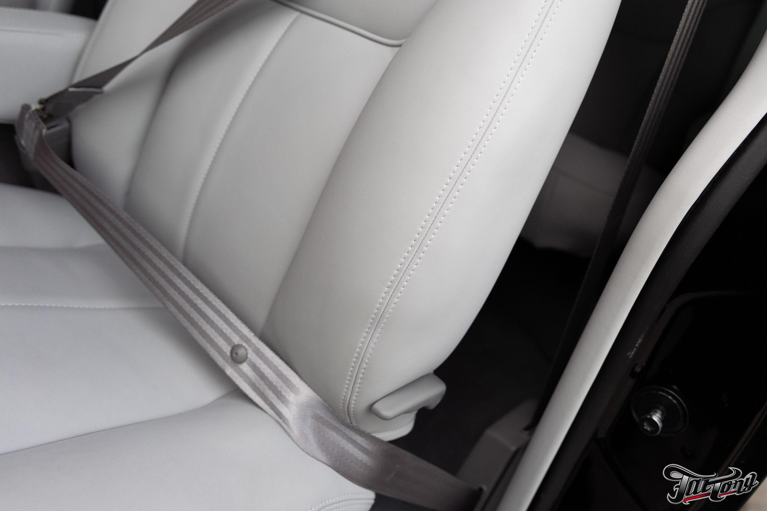 Chevrolet Tahoe I ремонт по кузову и окрас, пошив салона. DeLorein