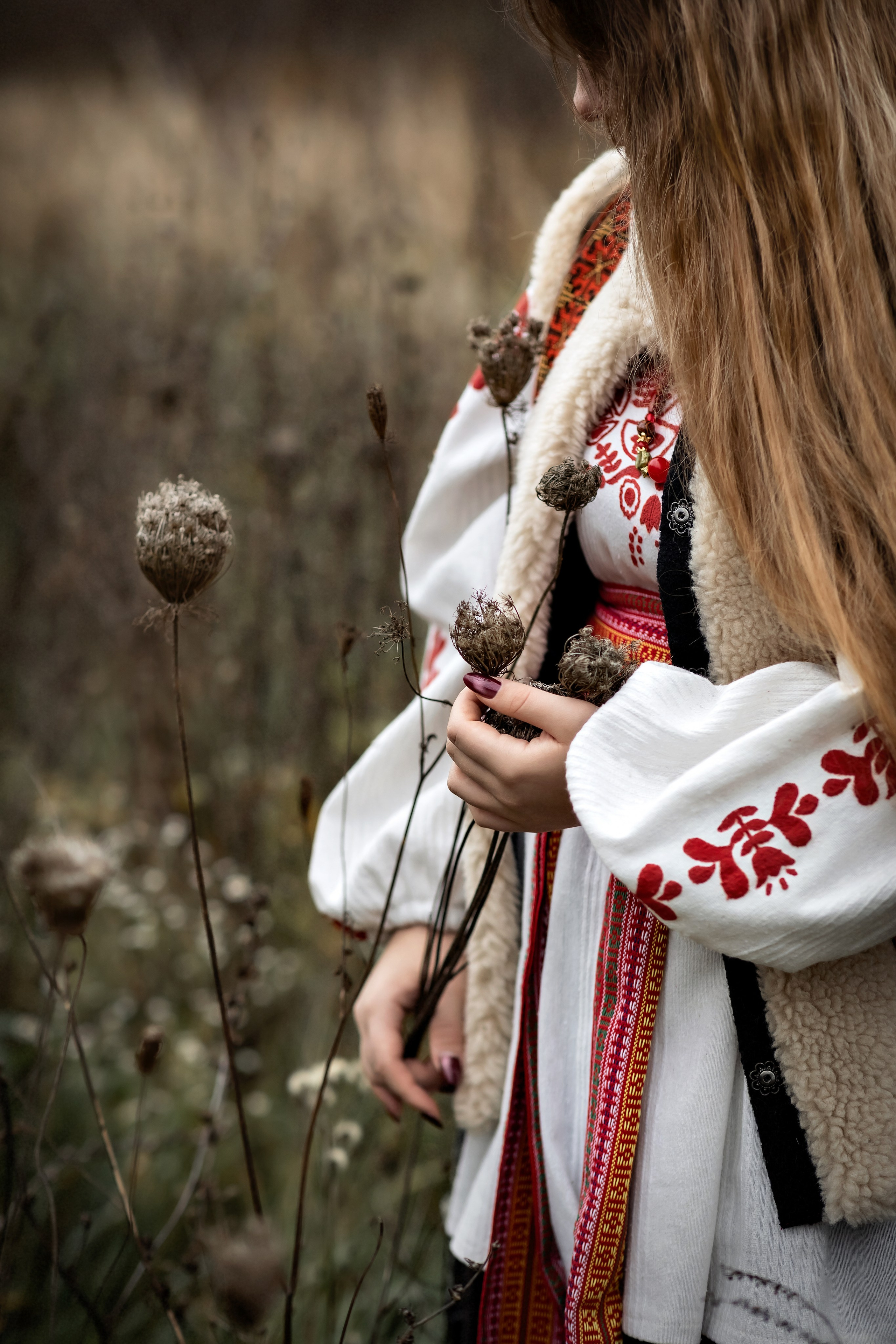 A27. Дизайнер костюмов и украшений, фотограф