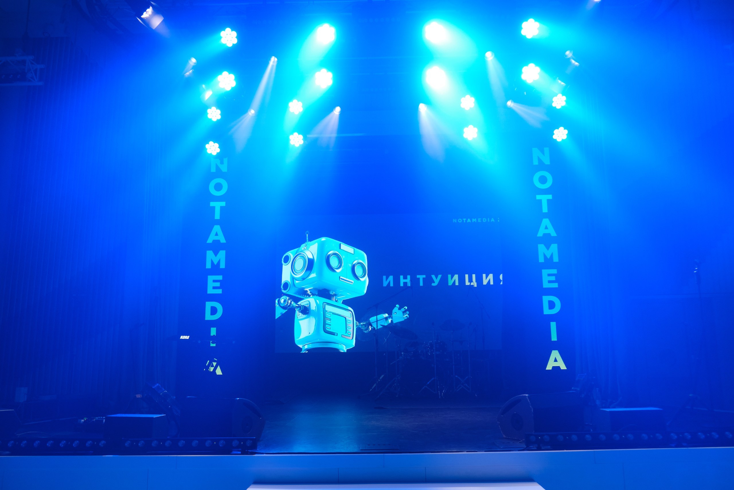 Notamedia 20 лет. Репортажный фотограф в Москве Денис Тамко