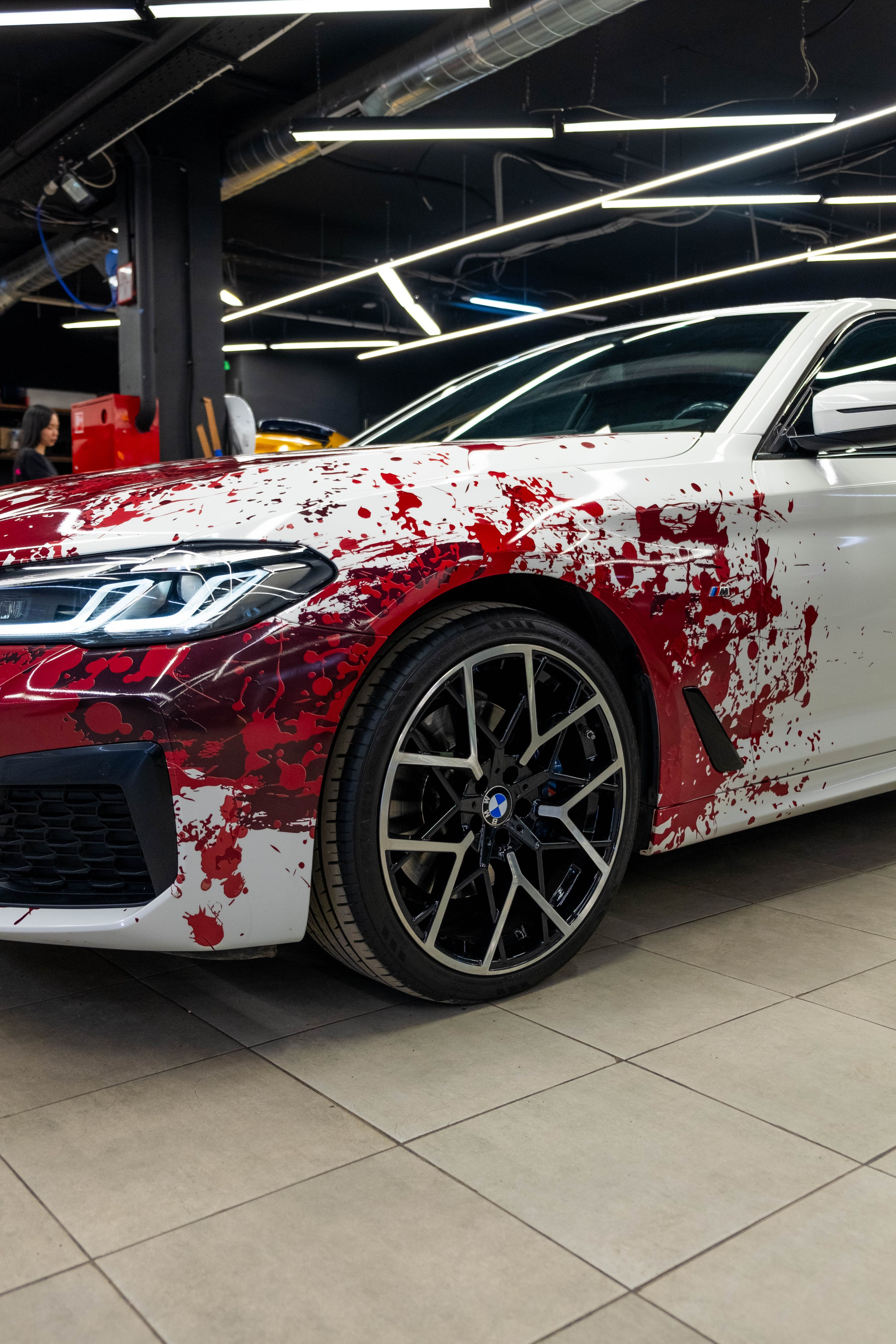 Винилография на BMW 5 G30. Студия дизайна и оклейки авто Barmaley Design