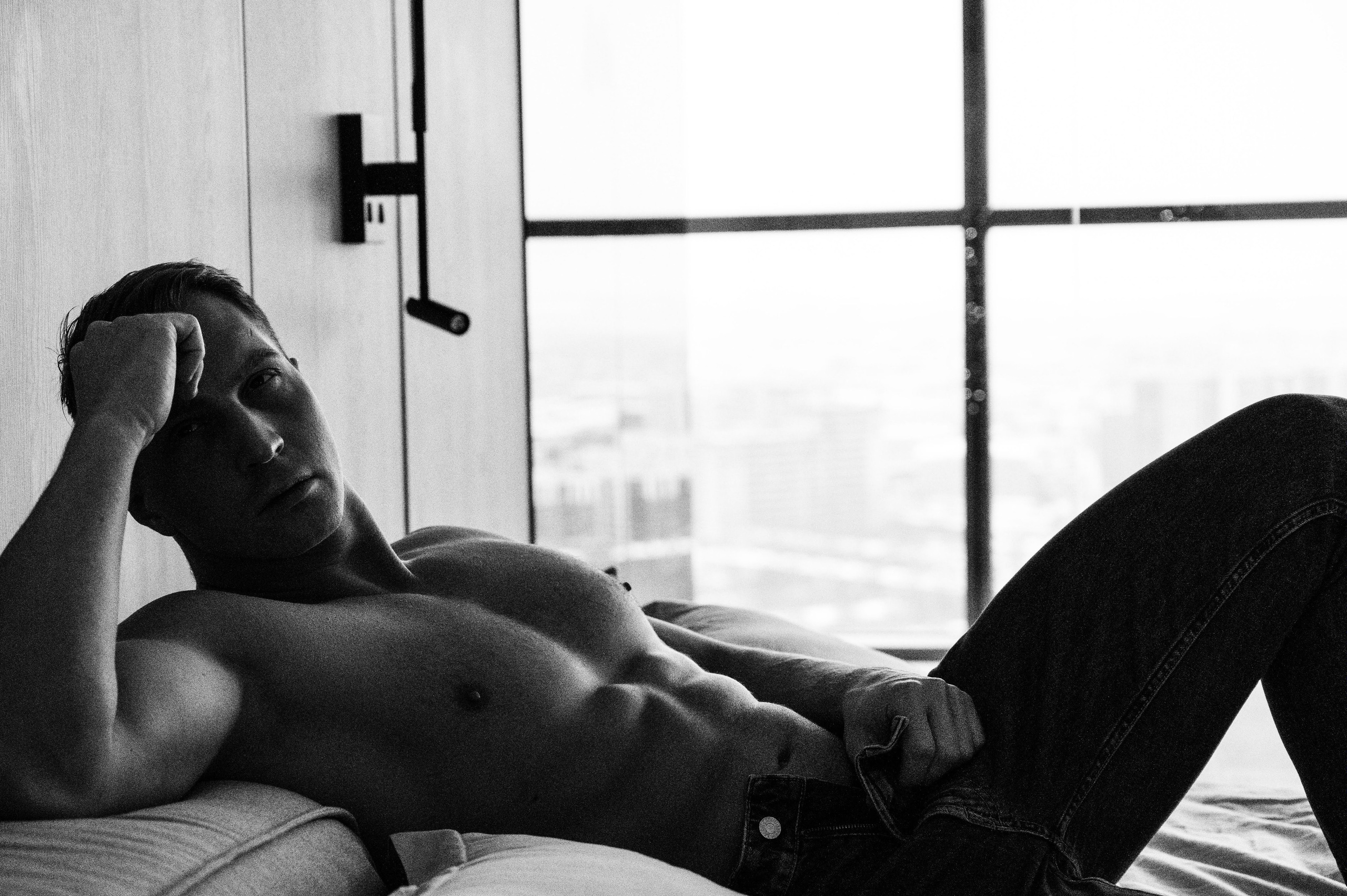 Андрей. Профессиональный фотограф беременности в СПБ. Стильные фотосессии беременности в стиле минимализм и классическая фотография