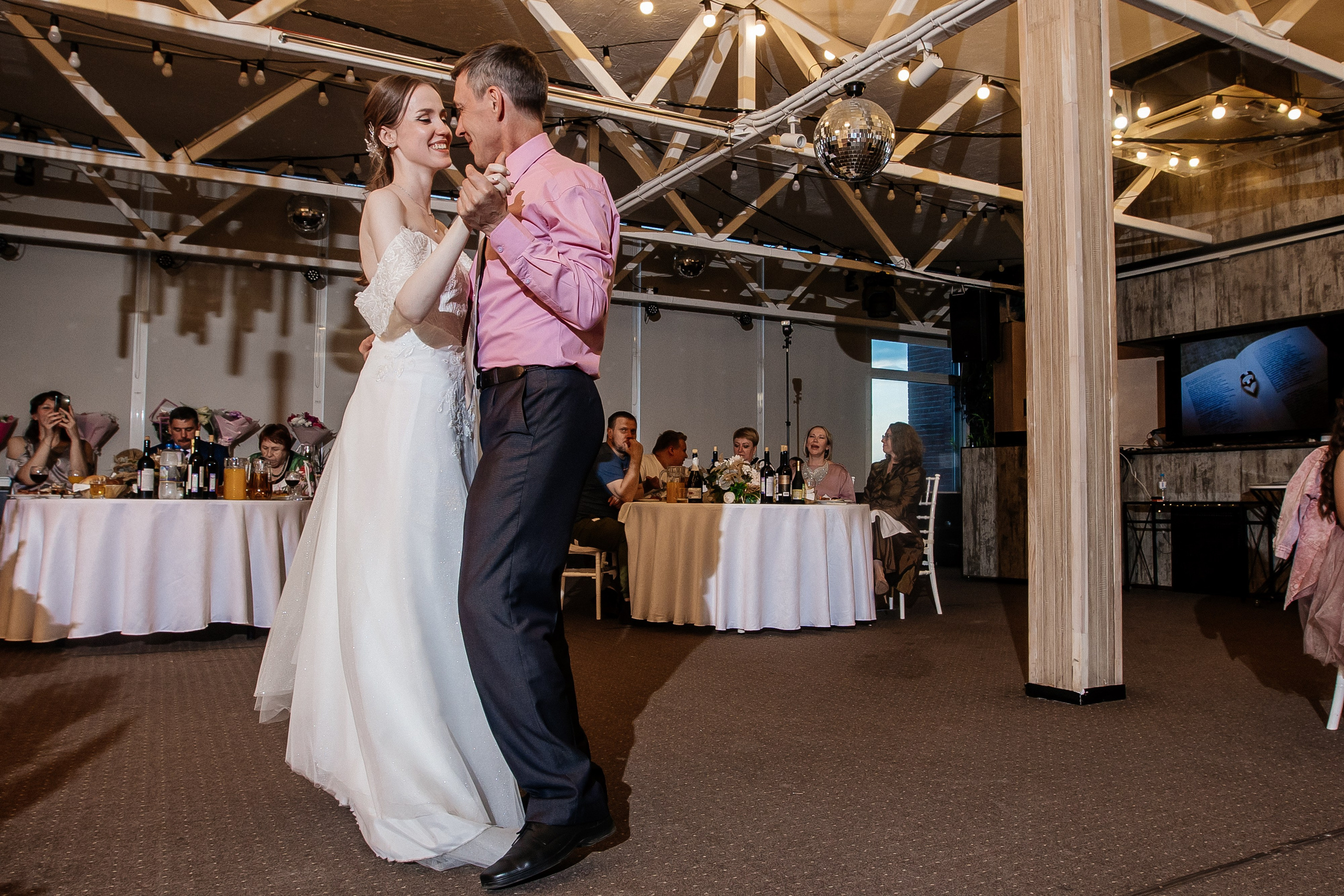 Кафе 51 08.2024. Свадебный и портретный фотограф Алина Иванова. Екатеринбург-Москва