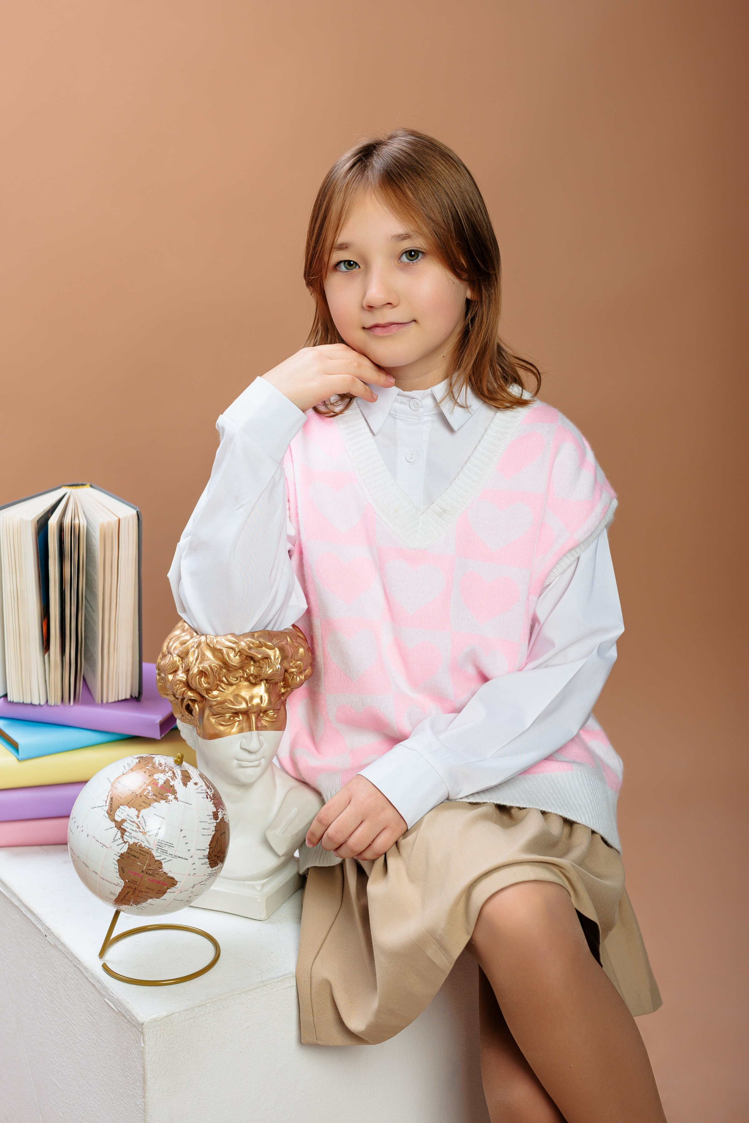 4 класс — портреты бежевый фон. Выпускные альбомы Чехов