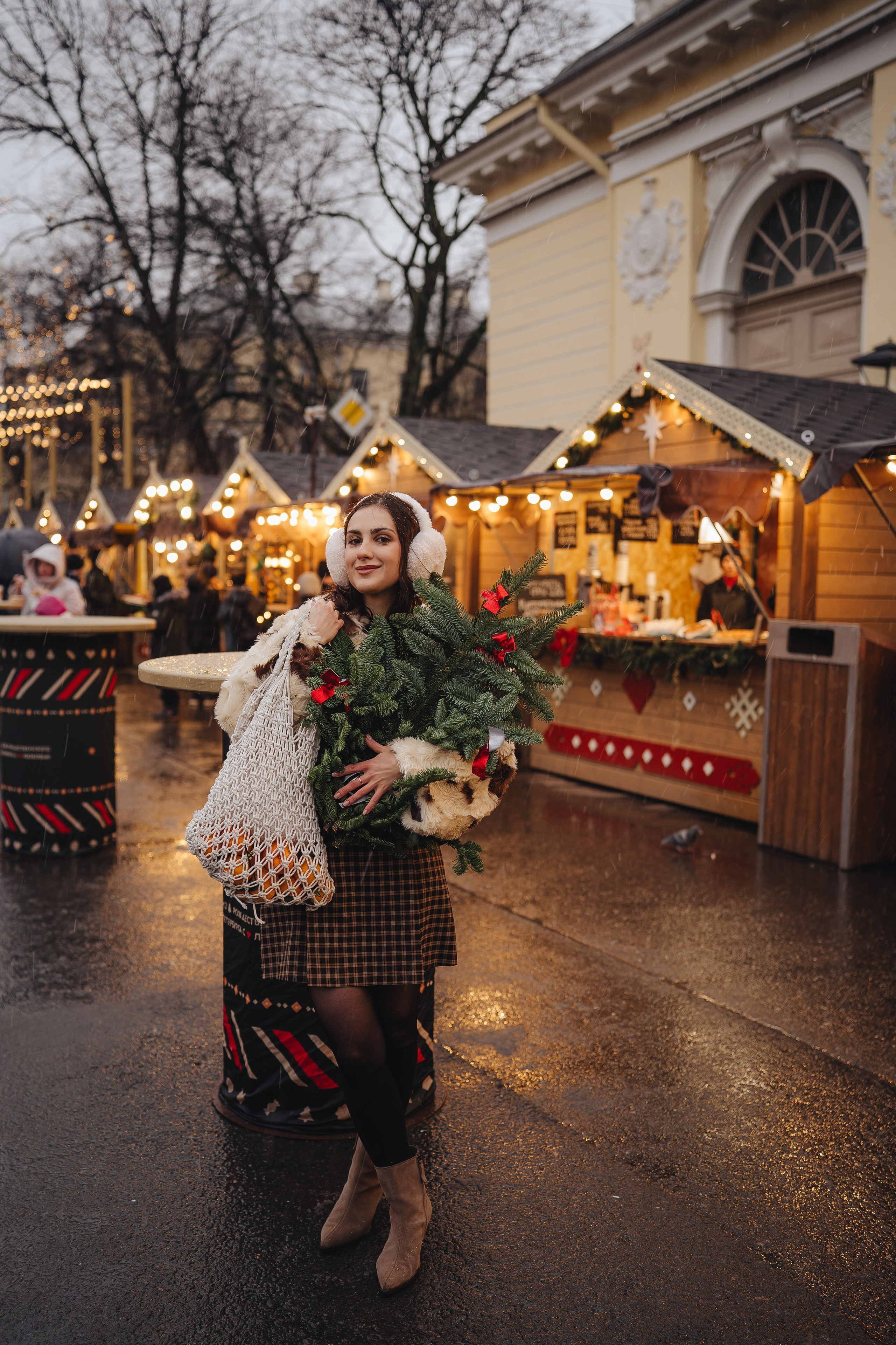 ПРОГУЛКА НА МАНЕЖНОЙ ПЛОЩАДИ ДЛЯ ДЕВУШКИ ПЕРЕД НОВЫМ ГОДОМ (НОВОГОДНЯЯ ФОТОСЕССИИЯ НА МАНЕЖНОЙ ПЛОЩАДИ). Профессиональный фотограф, Санкт-Петербург — Виктория Богомолова