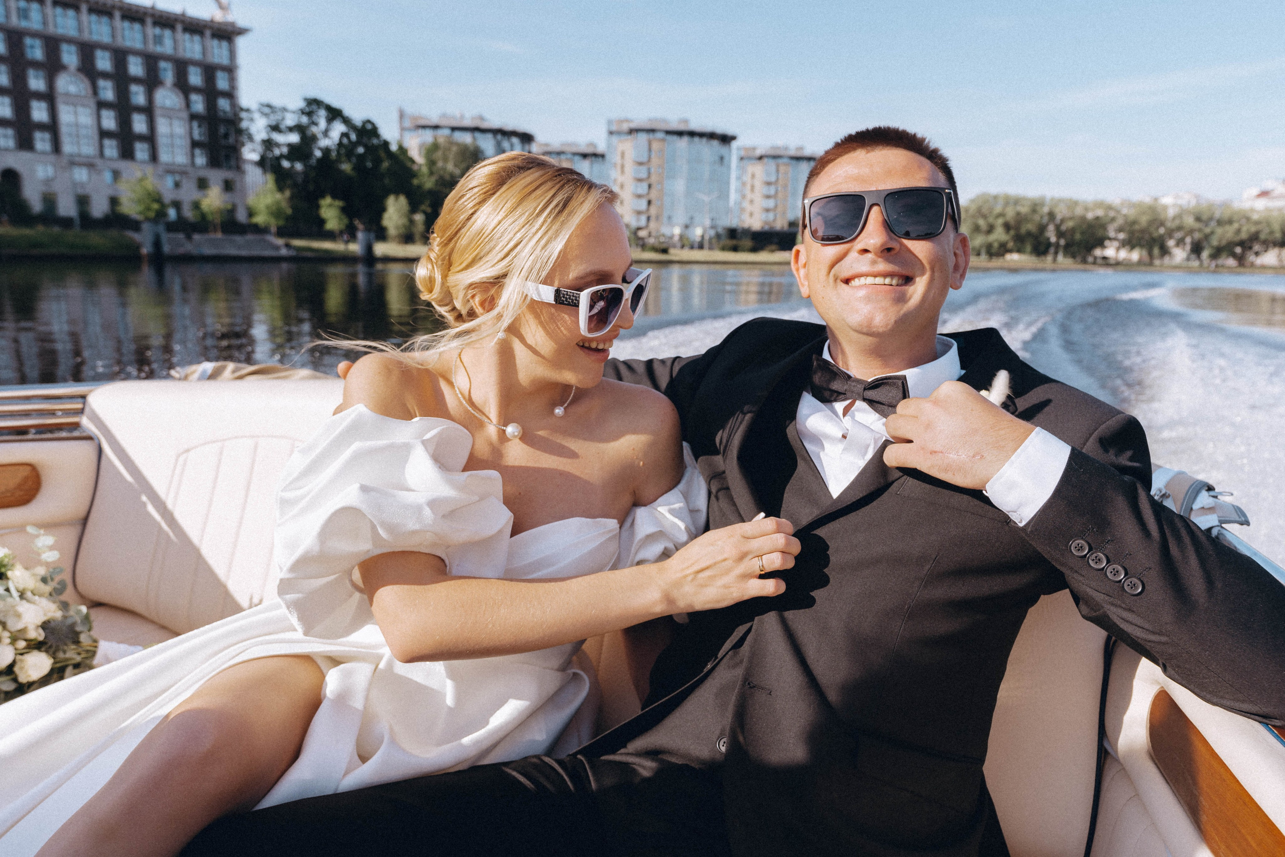 СВАДЕНБНАЯ СЬЕМКА НА КАТЕРЕ ПО КАНАЛАМ САНКТ-ПЕТЕРБУРГА И В АКВАТОРИИ НЕВЫ. Профессиональный фотограф, Санкт-Петербург — Виктория Богомолова