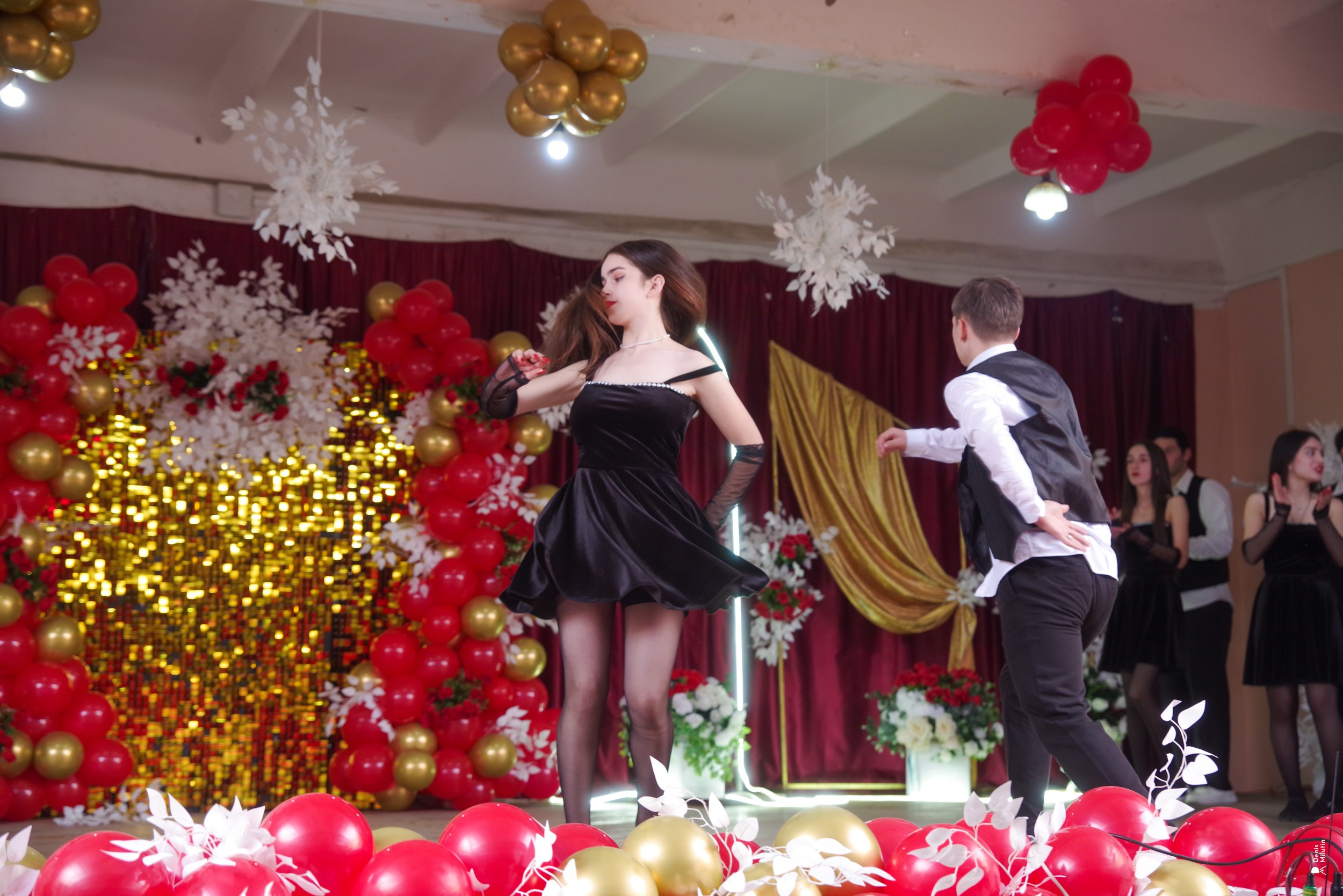 Абаша концерт в школе. Портретный фотограф Денис Милютин