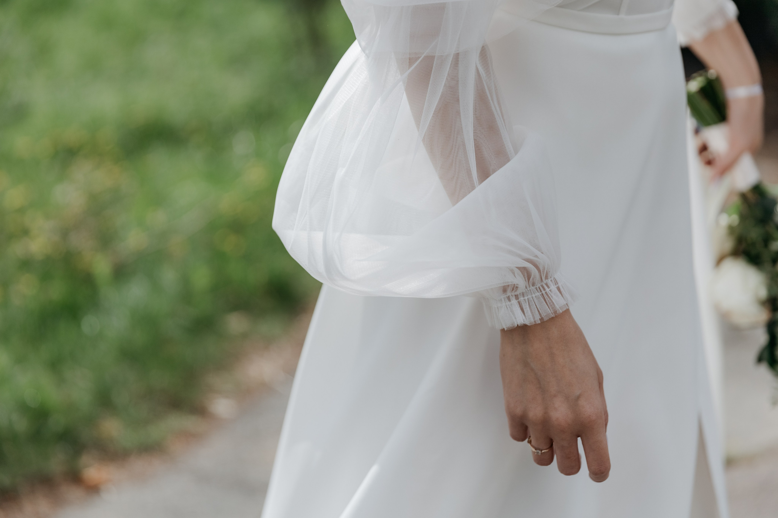 Волшебство уходит — Знаю. — И что мы будем делать? — Наслаждаться моментом. Свадебный фотограф в Санкт-Петербурге