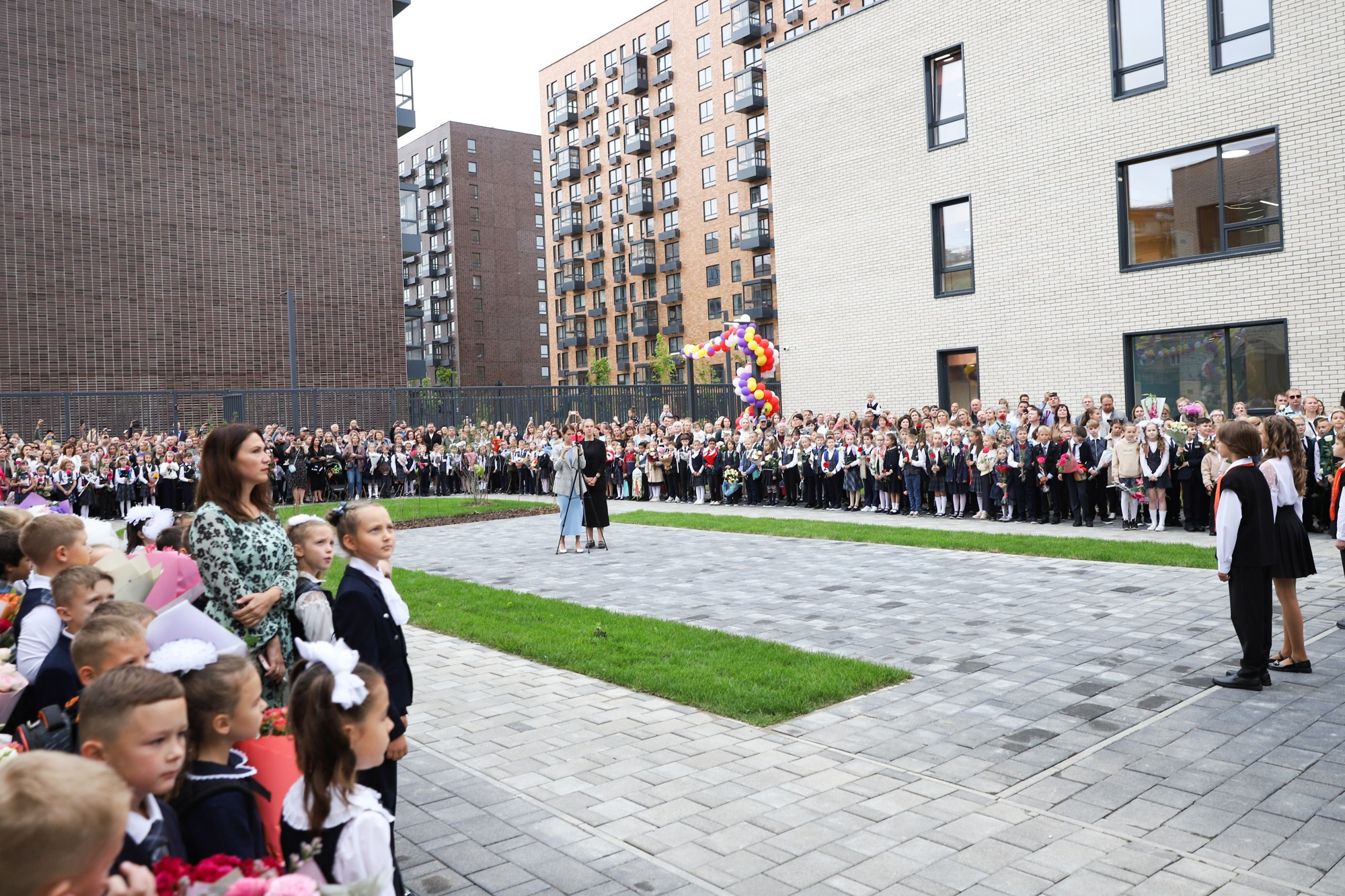 1 сентября в школе № 104. Фотограф Дарья Попова