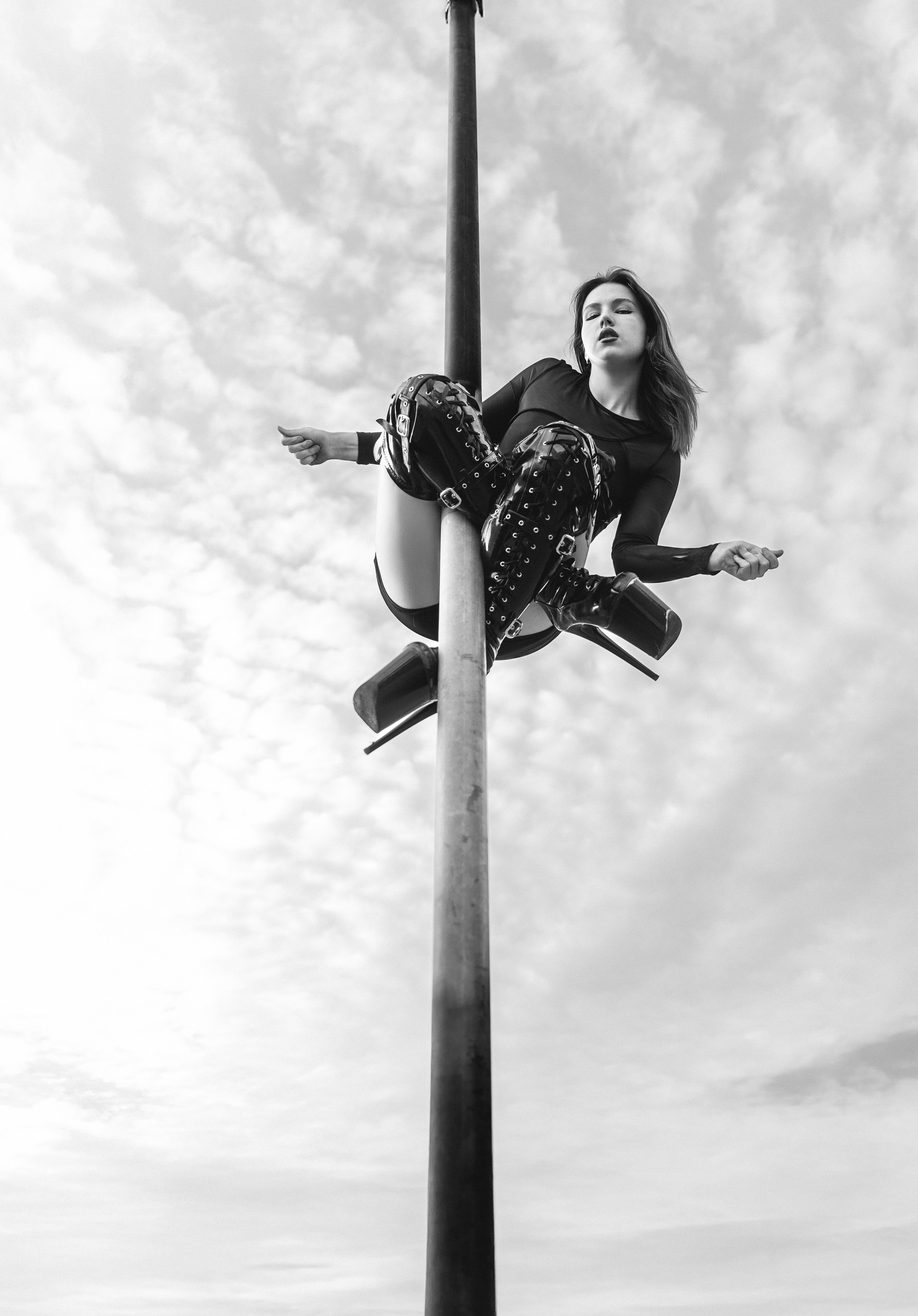 Стрит фотосессия на пилоне