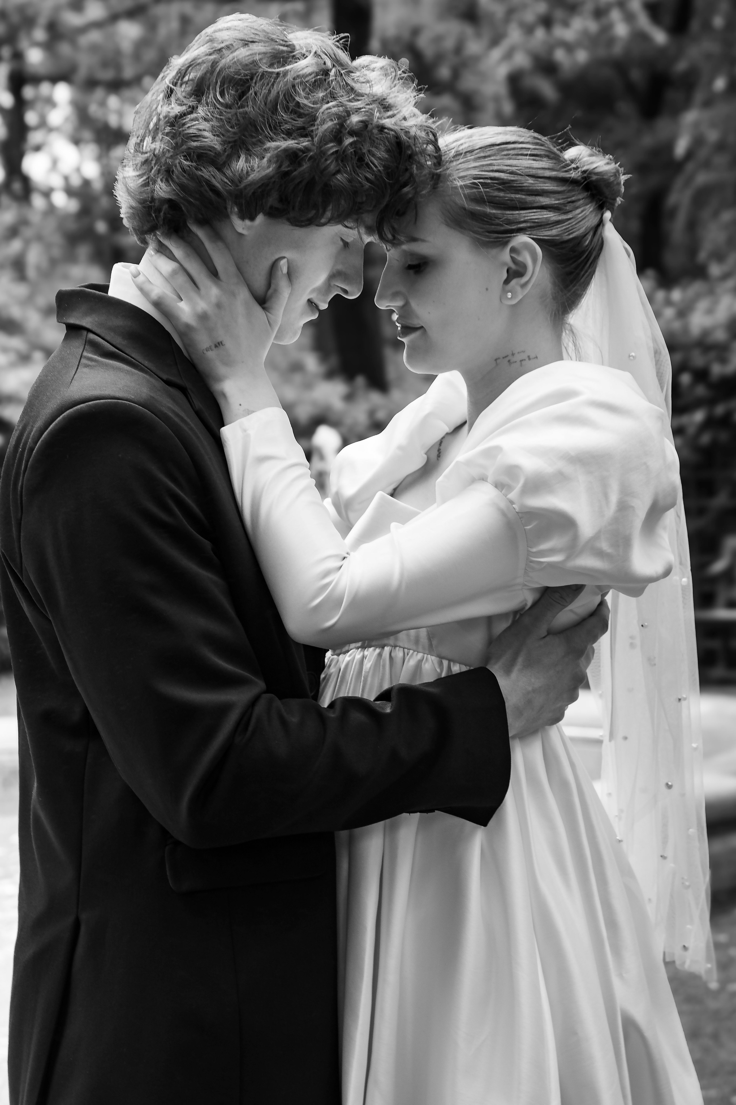 Свадебная прогулка в Летнем саду. Портретный фотограф в Санкт-Петербурге Савельева Ольга