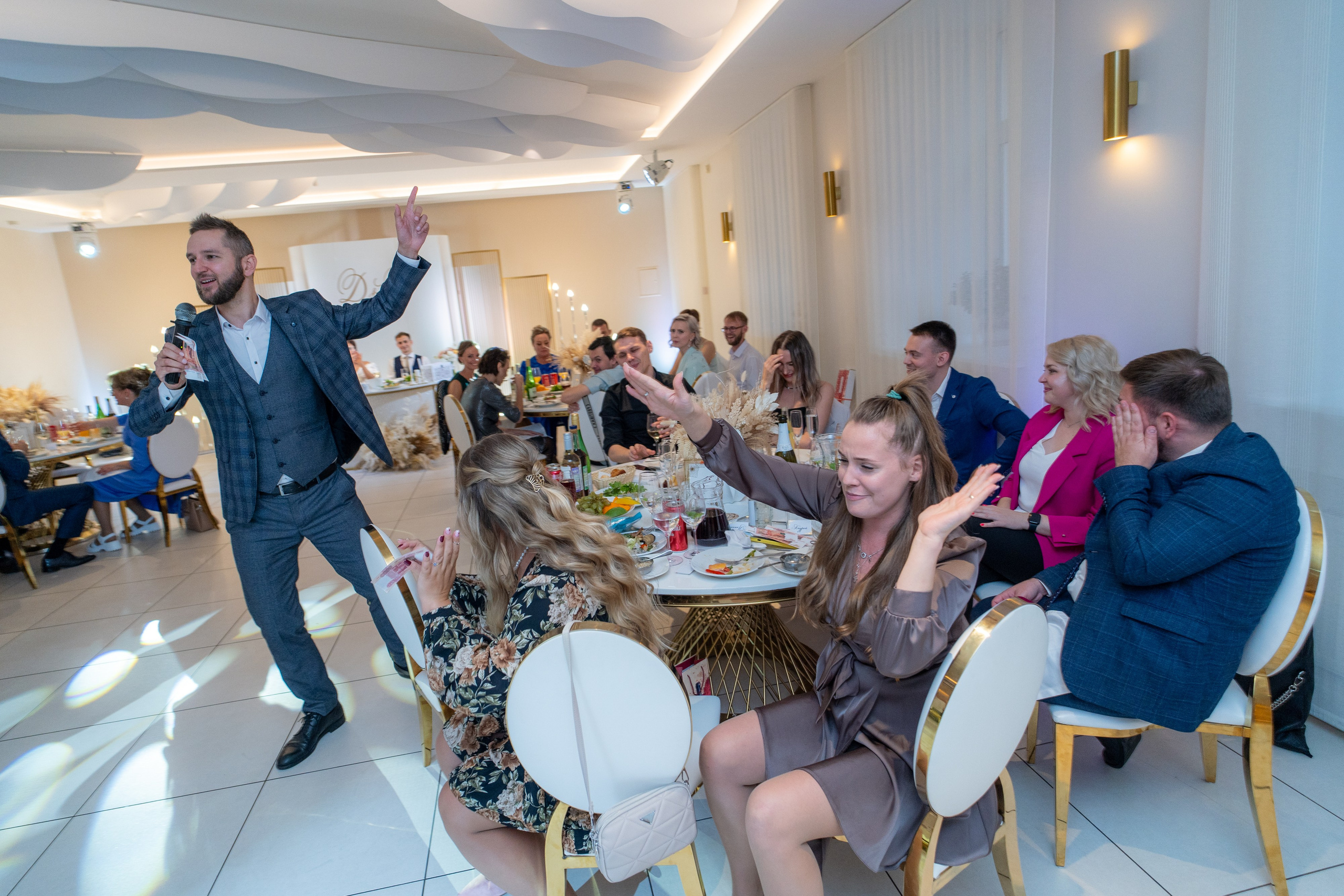 Сборы в отеле Индиго, съемка в Академии художеств, роспись во дворце бракосочетания№ 2 и банкет Нева Холл. Свадебный фотограф Александр Невский в Санкт-Петербурге