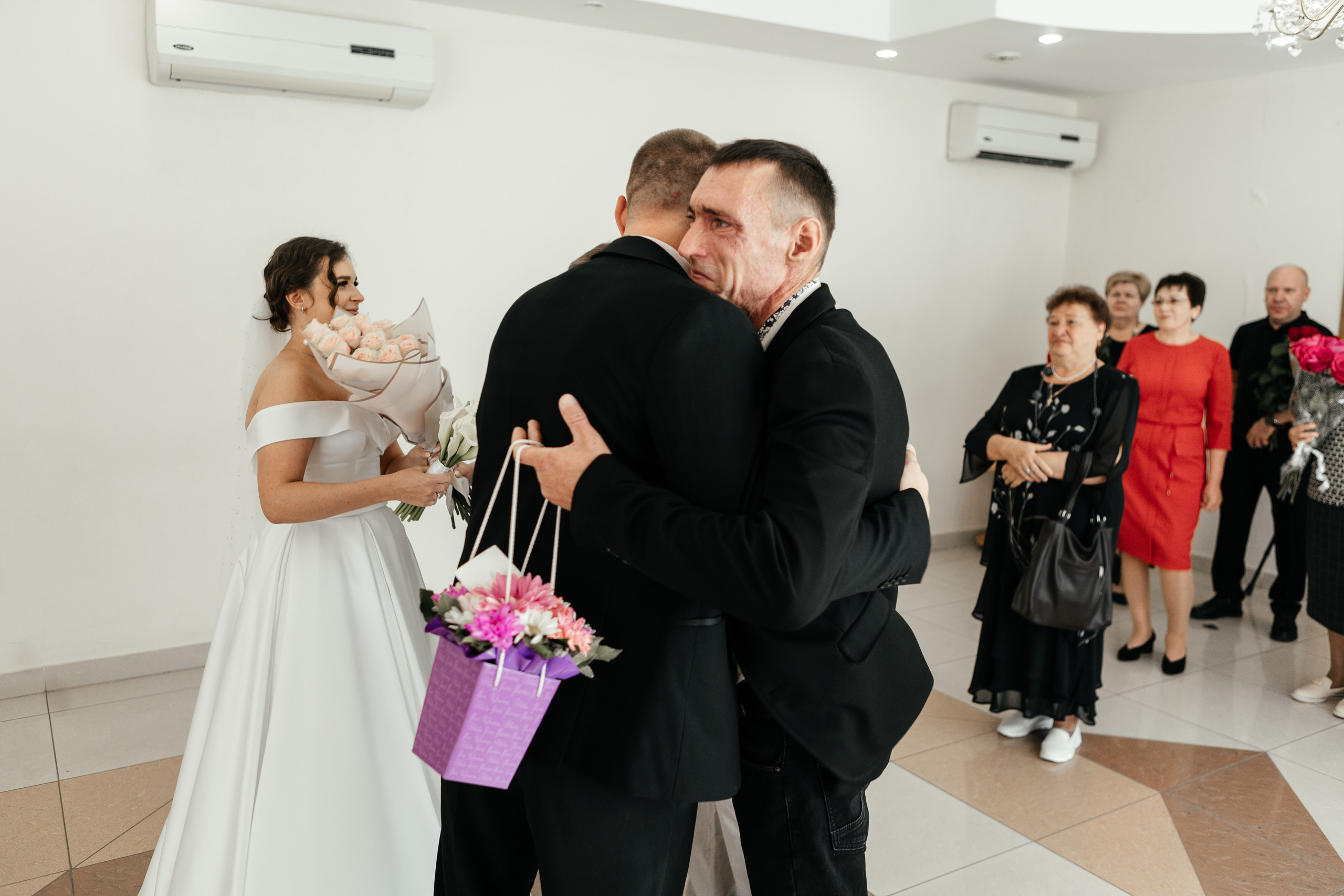 Свадебный фотограф Уфа — Руслан ГабдлисламовЖивые эмоции, красивые кадры, воспоминания на всю жизнь.Работаю по всей Республике Башкортоста. Свадебный фотограф Уфа Руслан Габдлисламов