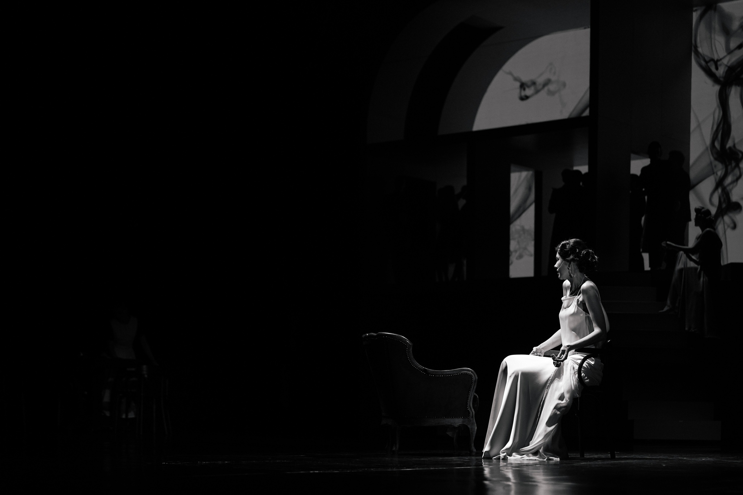 Гранатовый — пластический спектакль. Фотограф с психологическим образованием