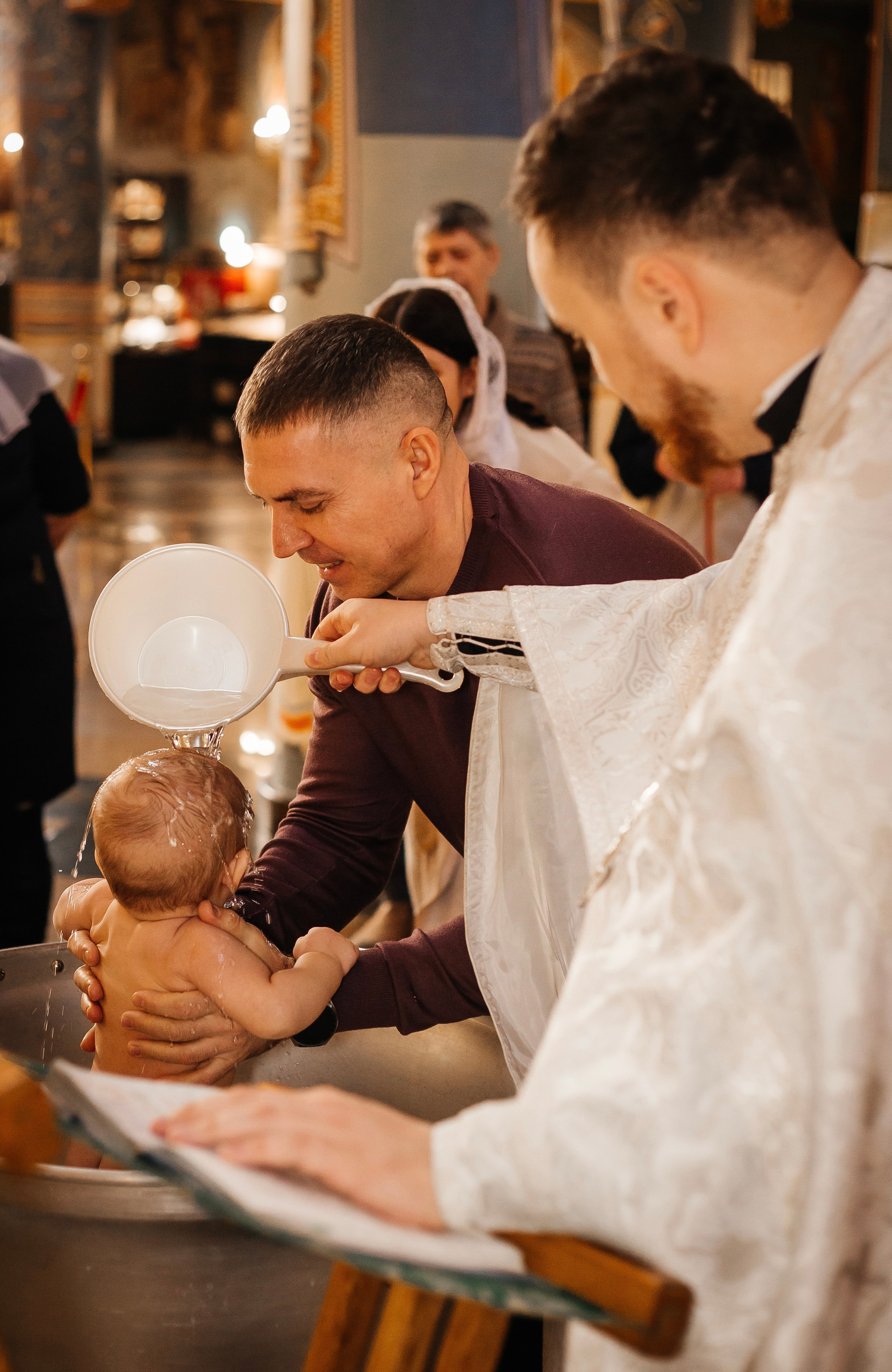 Таинство крещения. Фотограф Мария Новоселова. Сургут