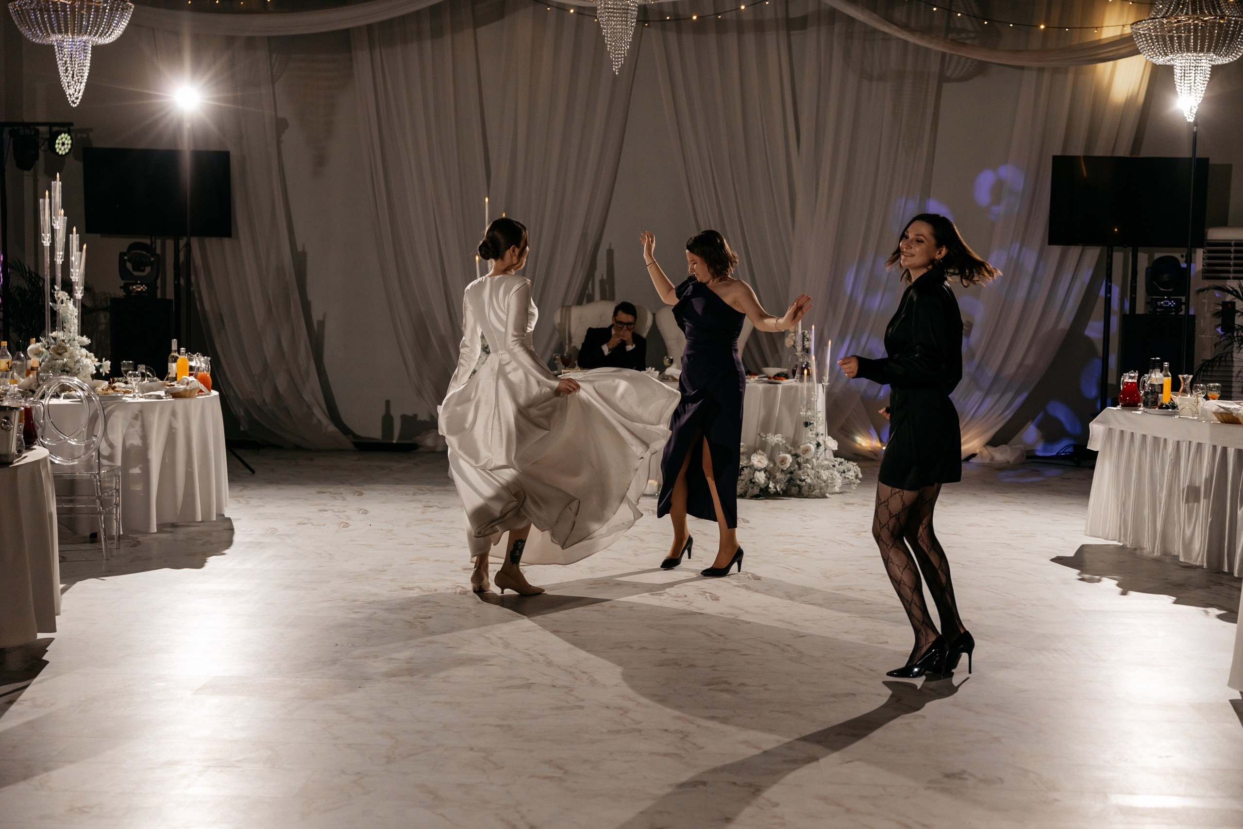 Свадебная фотосессия банкета. Свадебный и Семейный Фотограф в Гатчине и Санкт-Петербурге Виктория