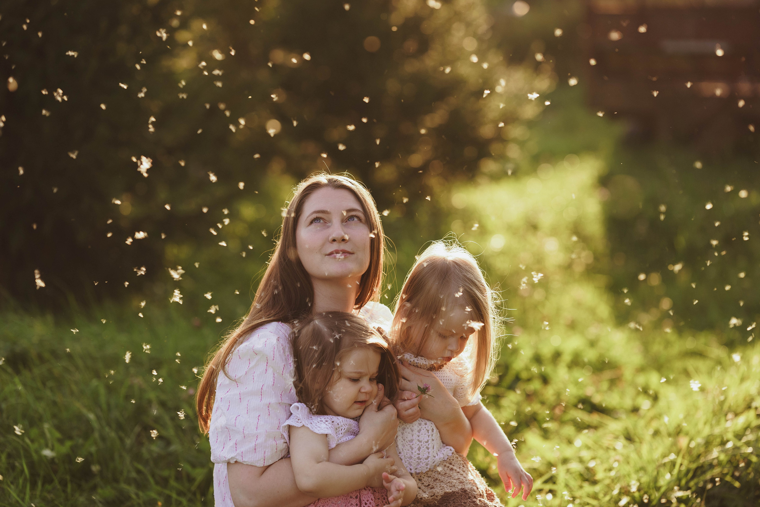 Мама с двойняшками, Костромская область. Наталья Дукалова фотограф Щелково Королев Пушкино Москва Балашиха
