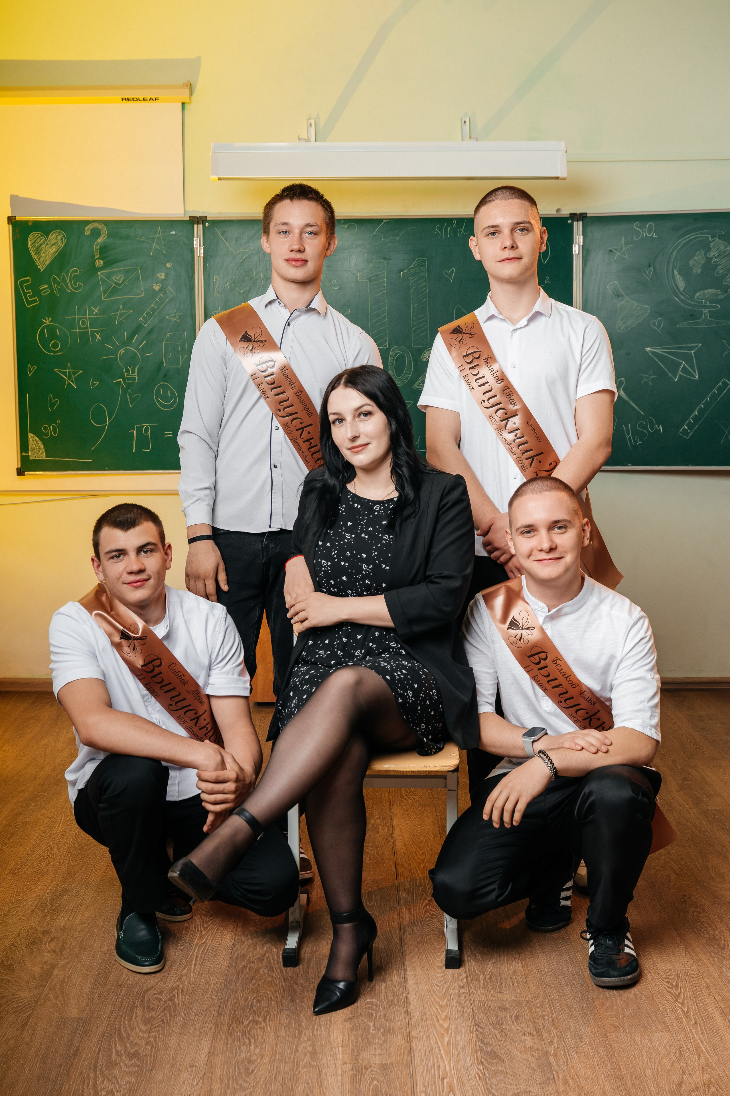 Сочная классика. Школьный фотограф в Валуйках. Фотосессии для выпускников и изготовление выпускных альбомов в городе Валуйки и в Белгородской области