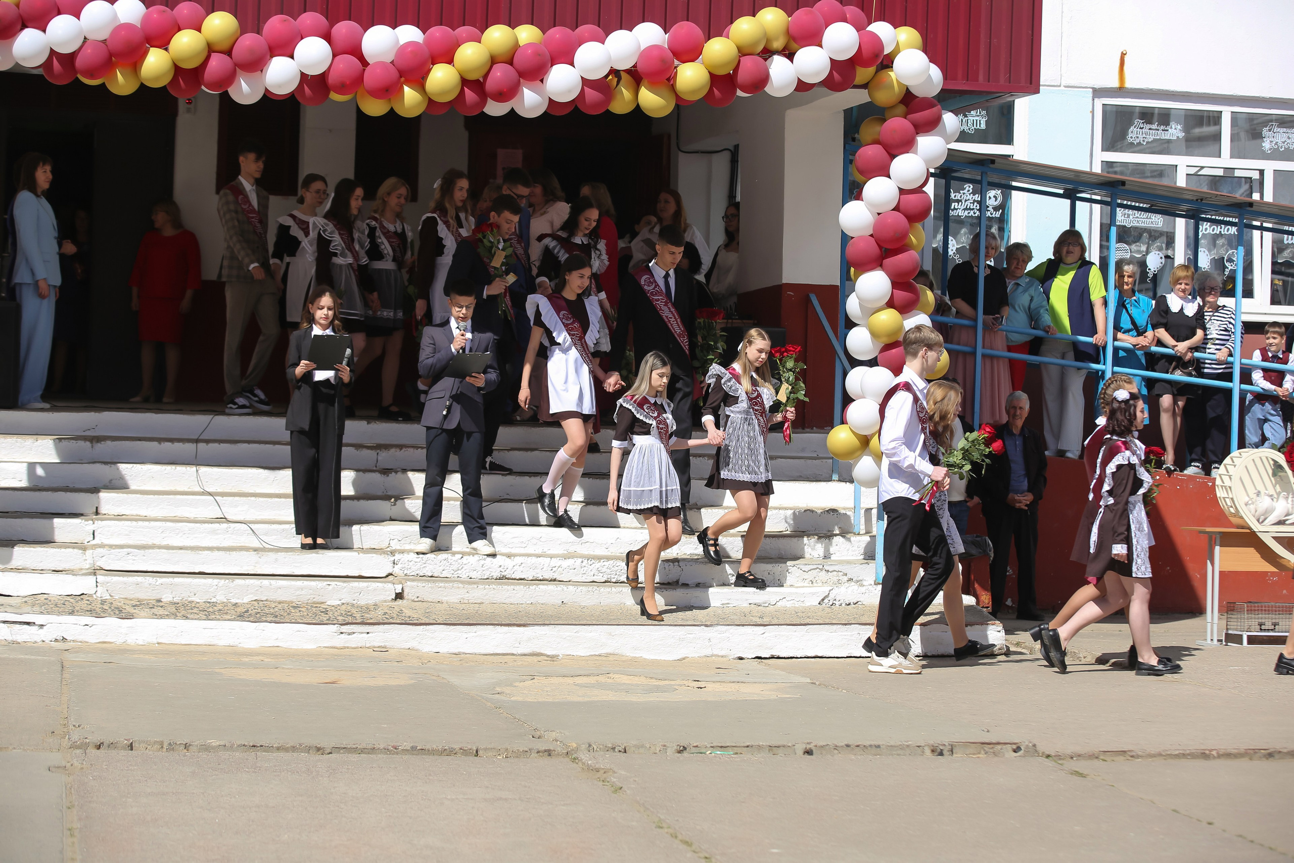 ЛИНЕЙКА «ПОСЛЕДНИЙ ЗВОНОК» 9 ШКОЛА 2024 г МЦЕНСК. ТВОЙ АЛЬБОМ / ТВОИ ПРАВИЛА