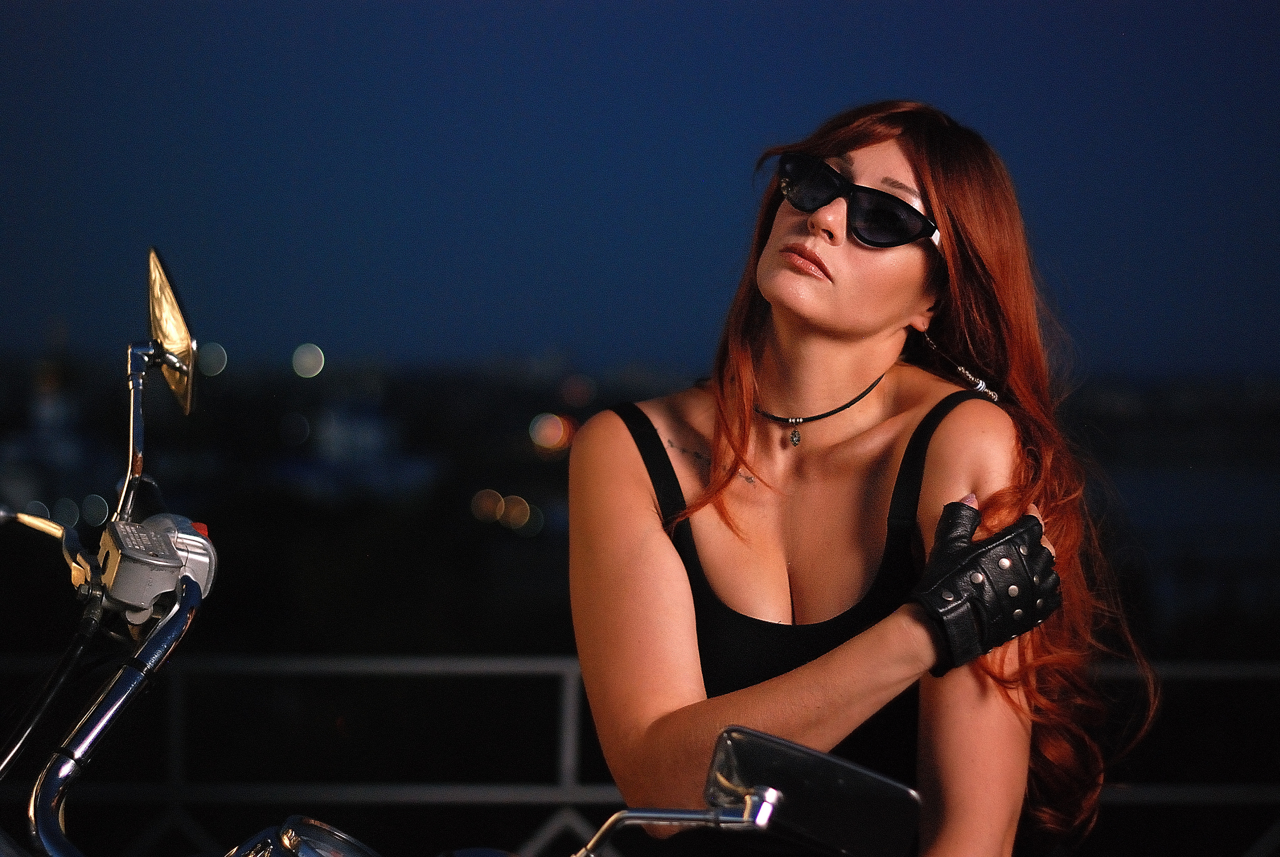 Фотосессии на мотоциклах. Фотопроекты арт-студии «Мастер и Маргарита». Свадебные фотосессии, Love story, фотосессии в студии, фотопрогулки. Макияж и укладка. Услуги стилиста и имиджмэйкера. Прокат нарядов для фотосессий.